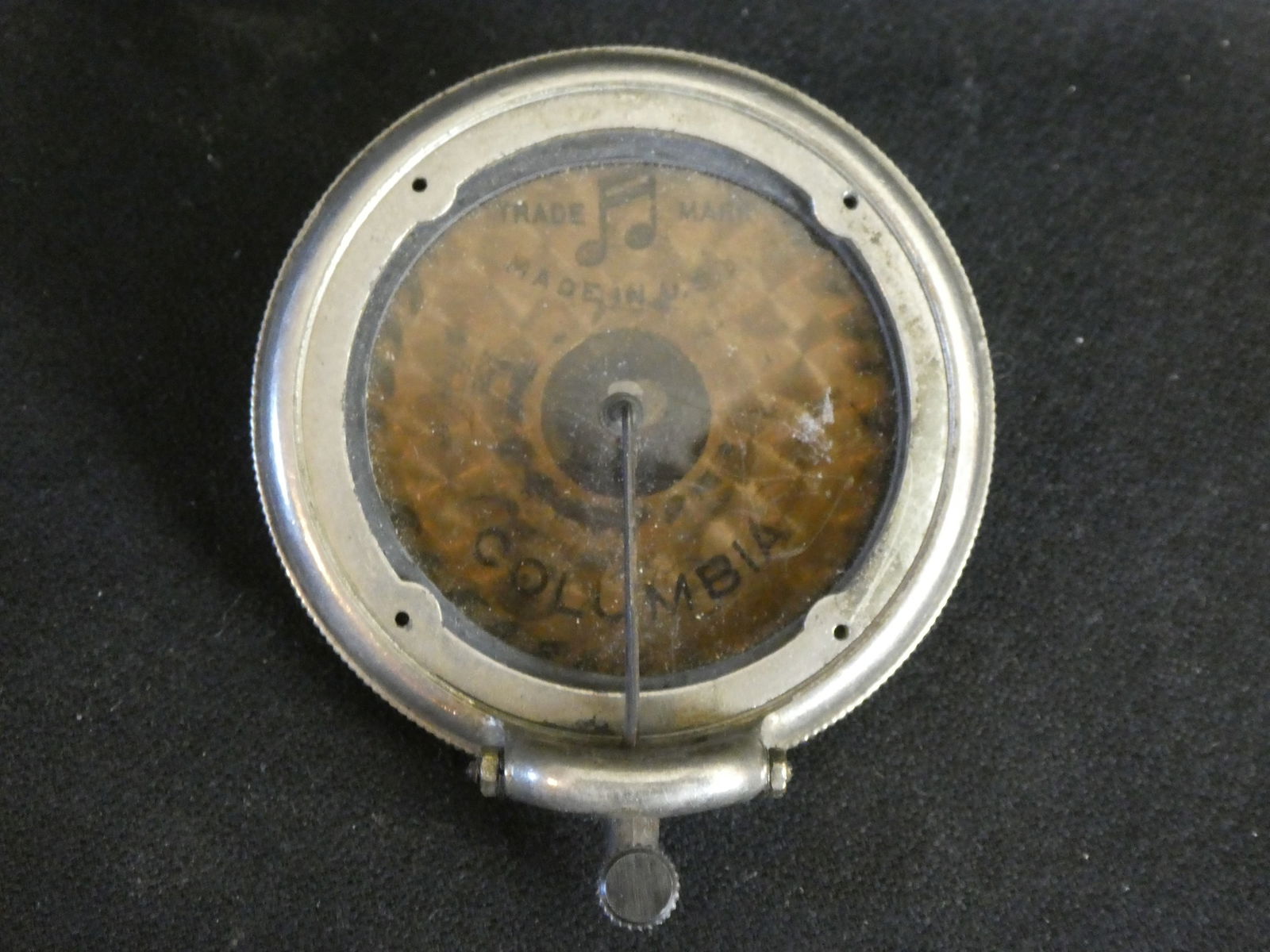 Antique Columbia Phonograph 78 Record Player Needle: Antique Columbia Phonograph Reproducer. Measurements in inches: 3 diameter Condition:Normal wear with age and use Shipping:We offer in-house shipping. Item(s) will be packed after invoice is paid and