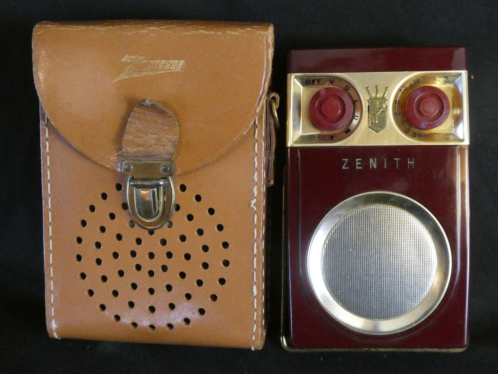 Zenith Maroon Royal 500 Transistor Portable Radio w/ Case (1 of 8)
