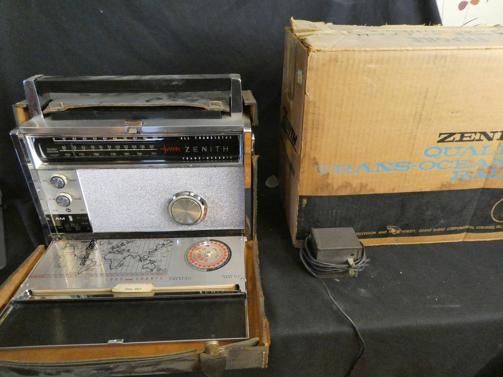 Zenith Transoceanic Royal 30001 Portable Radio W/ Rare Ham Single