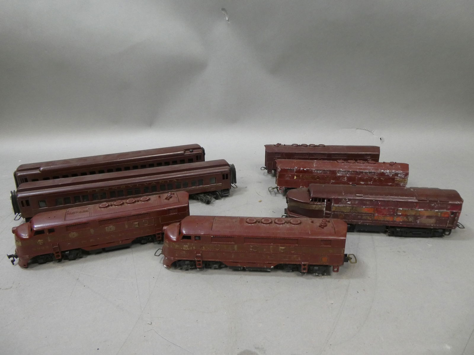 Lot 7 HO Pennsylvania Engine & Passengers Cars 5900 5901 5902 5903 1936 8470? (1 of 5)