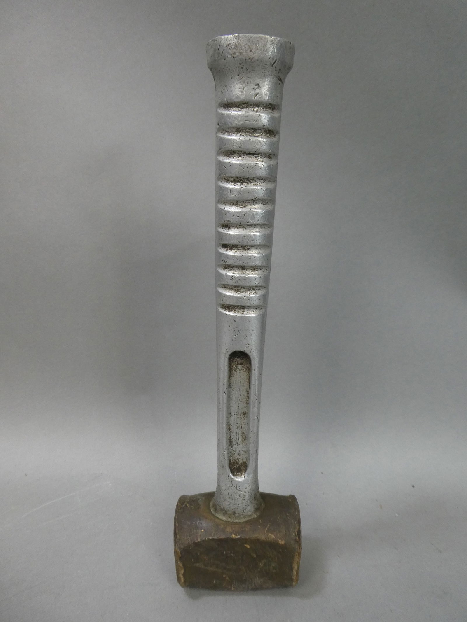 Proto 1431 Indianapolis 500 knockoff hammer vintage rare aluminum handle: Proto 1431 Indianapolis 500 knockoff hammer vintage rare aluminum handle. Measurements in inches: 13 1/2 long Condition:Well used with wear and dents Shipping:We offer in-house shipping. Item(s) will