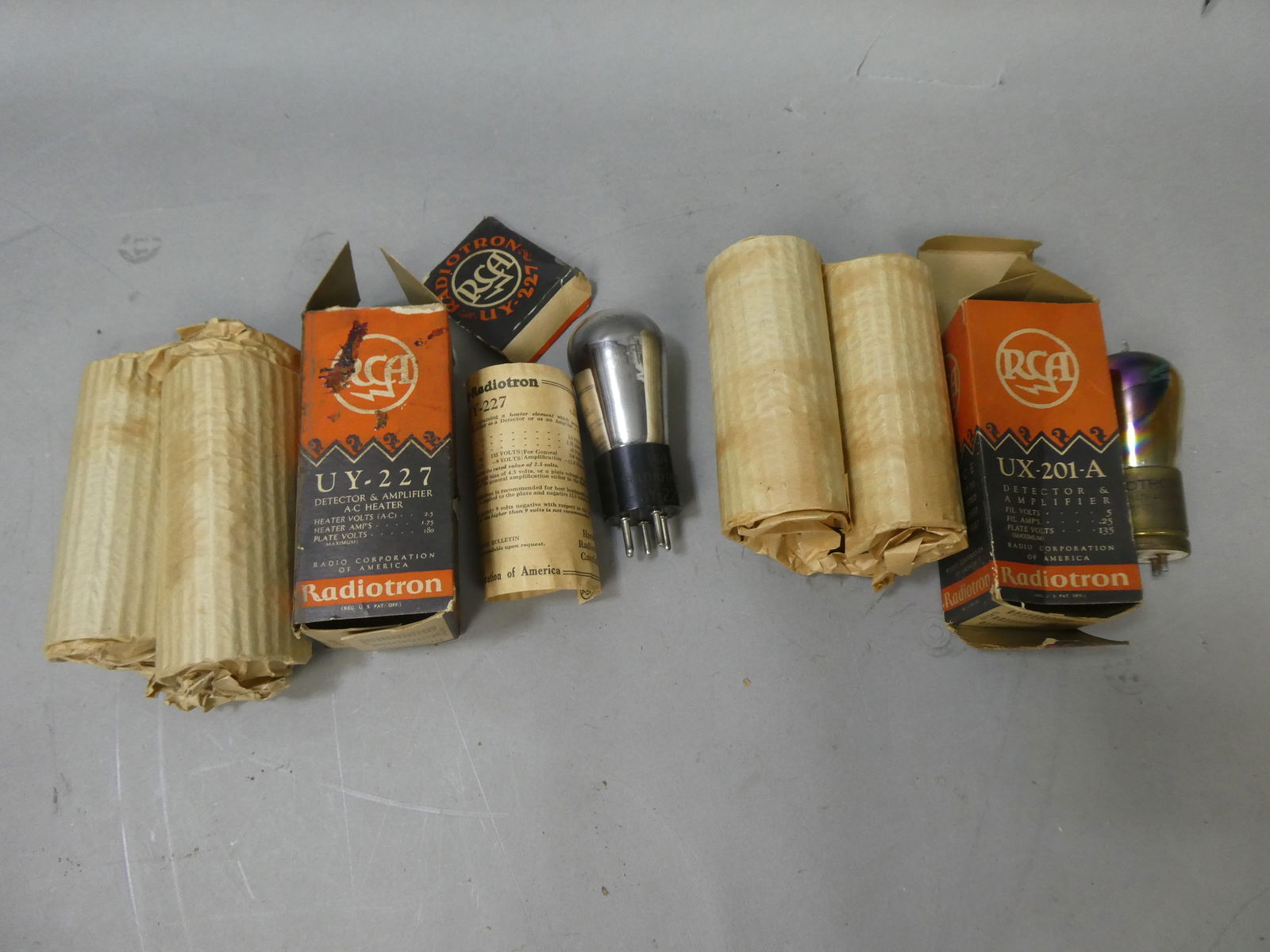 Pair NOS RCA Radiotron Radio Vacuum Tunes in Boxes UX-201-A & UY-227 (1 of 5)