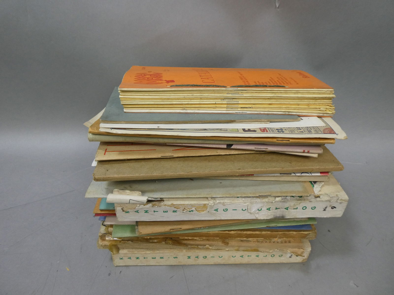 Lot Antique Assorted Magician Magic Catalogs & Paperwork (1 of 5)