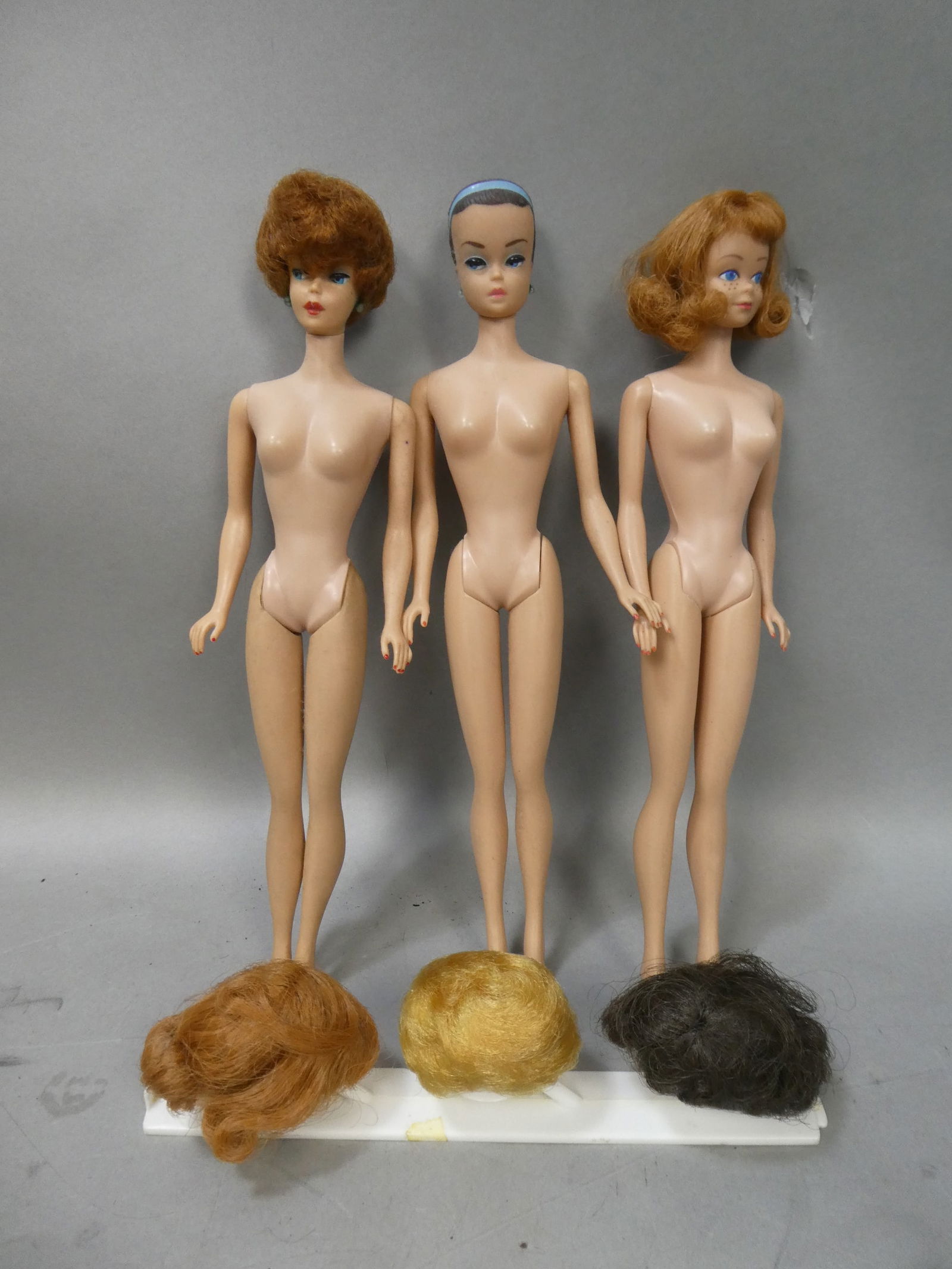 Lot 3 1960's Barbie Dolls 1962 w/ Headband 1968 Midge 3 Wigs w/ Stand (1 of 16)