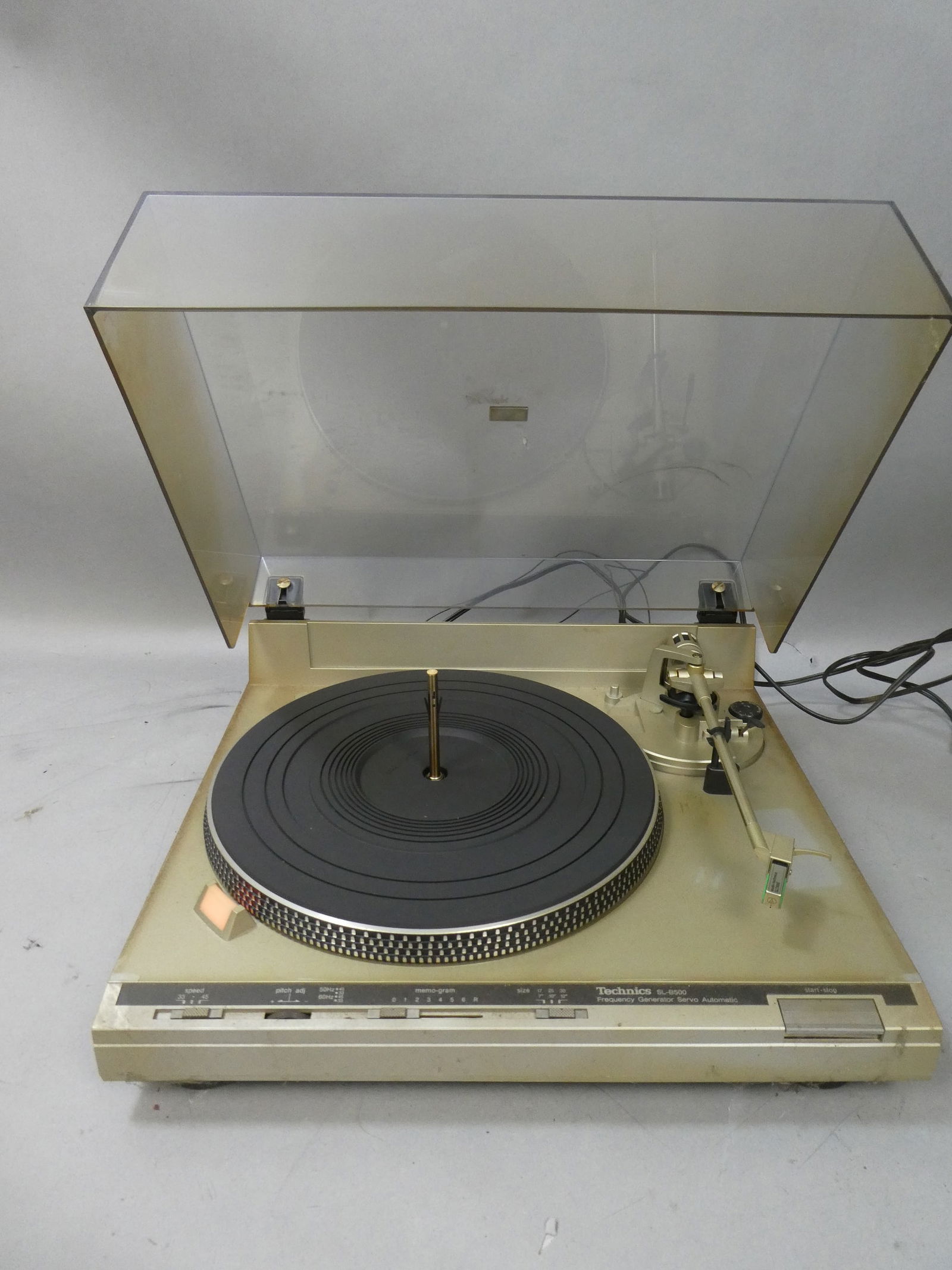 Vintage Technics SL-B500 Servo Automatic Turntable Record Player (1 of 11)