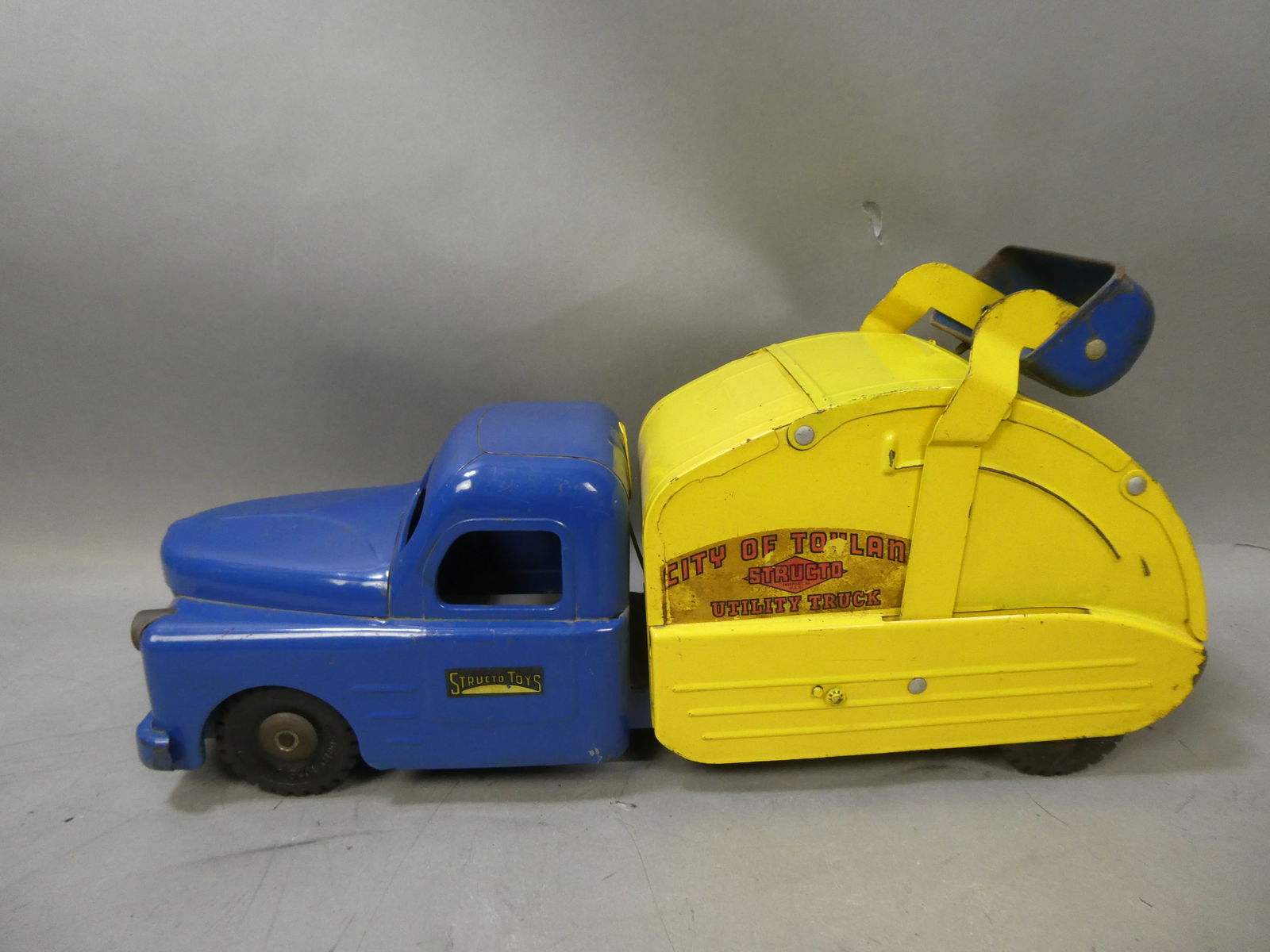 Vintage Structo Toys Pressed Steel Garbage Truck (1 of 6)