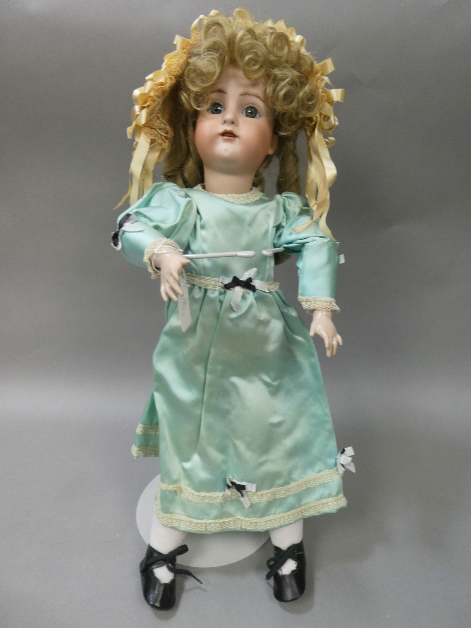 1980's Mary K Stevens Halberg Bisque Head Plastic Body Doll: 1980's Mary K Stevens Halberg Bisque Head Plastic Body Doll. Measurements in inches: 24 high Condition:Good with no problems Shipping:We offer in-house shipping. Item(s) will be packed after invoice i