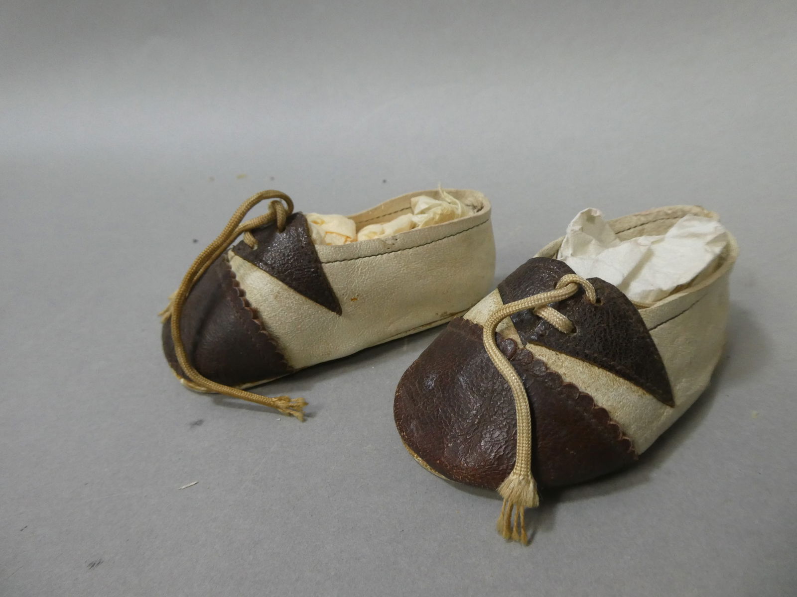 Antique German Leather Brown & White Doll Shoes: Antique German Leather Brown & White Doll Shoes. Measurements in inches: 4 long Condition:Normal wear with age and use Shipping:We offer in-house shipping. Item(s) will be packed after invoice is paid