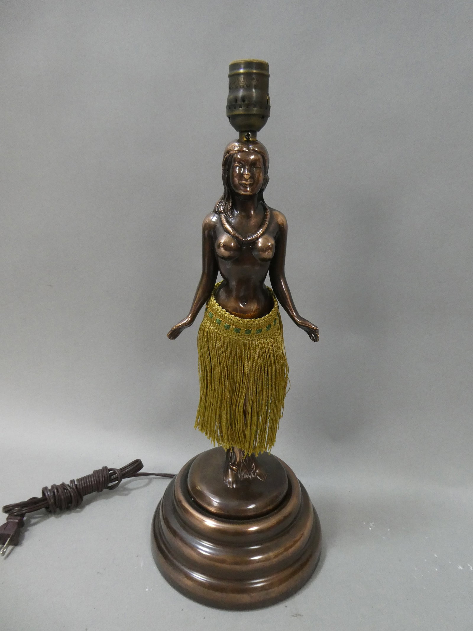 Vintage Metal Hula Girl Lamp w/ Skirt: Vintage Metal Hula Girl Lamp w/ Skirt. Measurements in inches: 18 1/2 high x 7 1/2 diameter base Condition:Good with no problems Shipping:We offer in-house shipping. Item(s) will be packed after invoi