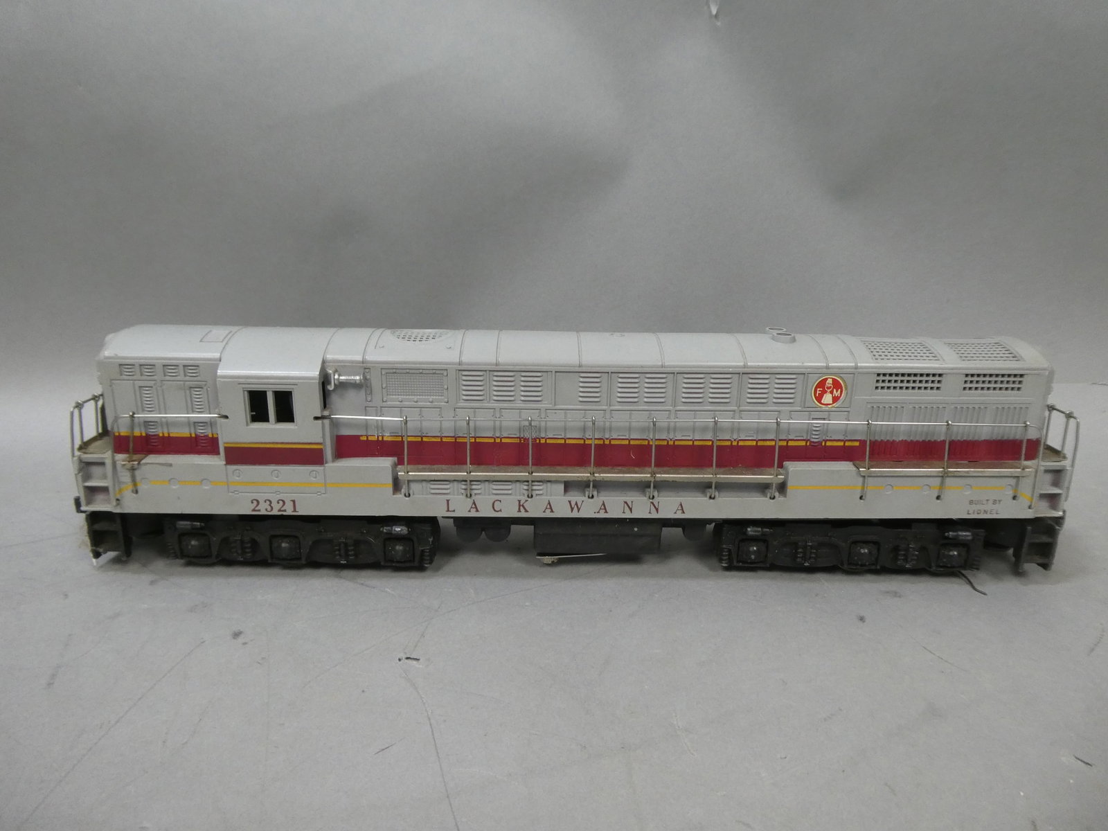 Lionel O Lackawanna FM Trainmaster Diesel Engine #2321: Lionel O Lackawanna FM Trainmaster Diesel Engine #2321. Condition:Needs cleaning and light scratches. Not tested Shipping:We offer in-house shipping. Item(s) will be packed after invoice is paid and s