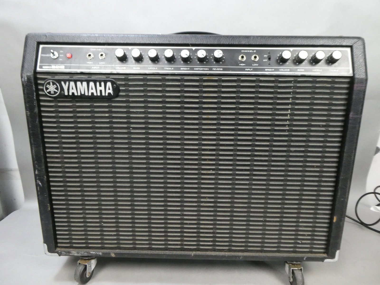 Vintage Yamaha Model G100B-212 Hundred B212 2 Channel Amp Amplifier: Vintage Yamaha Model G100B-212 Hundred B212 2 Channel Amp Amplifier. Measurements in inches: 23 high x 28 x 11 Condition:Normal wear with age and use. Both channels tested with mic and work. Not teste