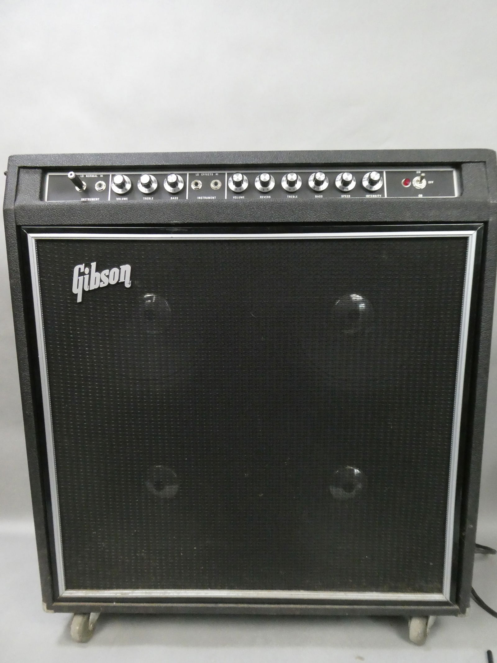 Vintage Gibson G80 2 Channel Amp Amplifier: Vintage Gibson G80 2 Channel Amp Amplifier. Measurements in inches: 31 high x 28 x 10 Condition:Normal wear with age and use. Both channels tested with mic and work. Not tested any further. Plug wont