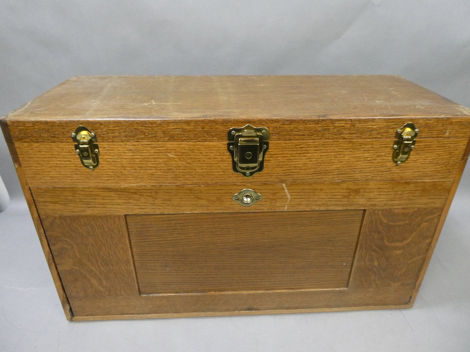 H Gerstner & Sons Oak Machinist Tool Chest: H Gerstner & Sons Oak Machinist Tool Chest. Measurements in inches: 16 high x 26 x 10 Condition:Has some scratches to finish especially on top, door little tight Shipping:We offer in-house shipping. I