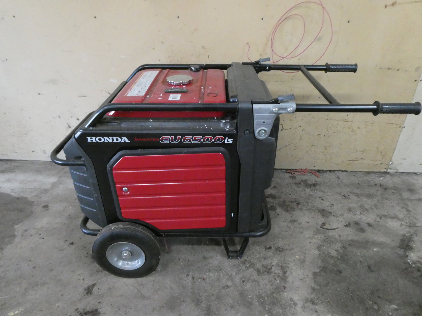 Honda EU6500iS Portable Inverter Gas & Electric Generator: Honda EU6500iS Portable Inverter Gas & Electric Generator. Buyer to arrange shipping or pick up from Gurnee IL. Local delivery available. This item is from a Gurnee, IL private estate. The estate incl