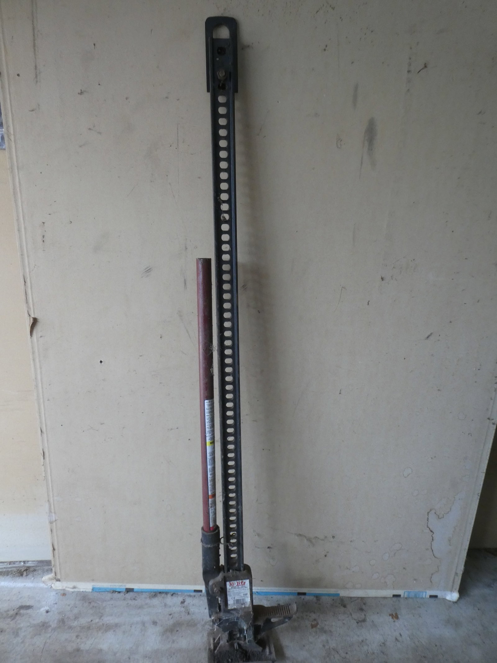 Hi-Lift Off Road Model HL-604 4660 Lbs at 48" Jack: Hi-Lift Off Road Model HL-604 4660 Lbs at 48" Jack. Buyer to arrange shipping or pick up from Gurnee IL. Local delivery available. This item is from a Gurnee, IL private estate. The estate included lo