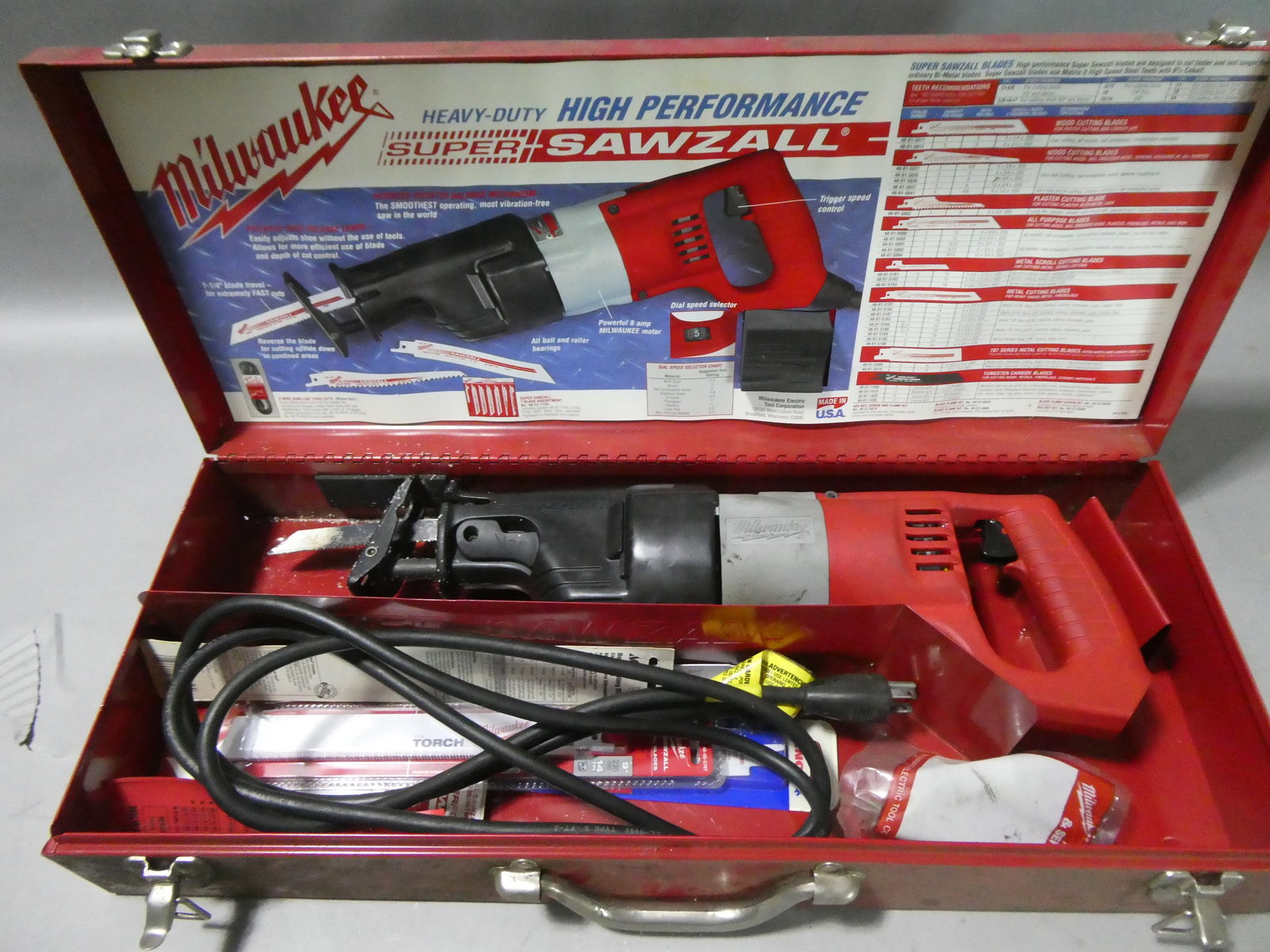 Milwaukee Super Sawzall 6527 Heavy Duty Corded Saw w/ Metal Case: Milwaukee Super Sawzall 6527 Heavy Duty Corded Saw w/ Metal Case This item is from a Gurnee, IL private estate. The estate included lots of cameras and accessories, motorcycles and parts, vehicles, kn