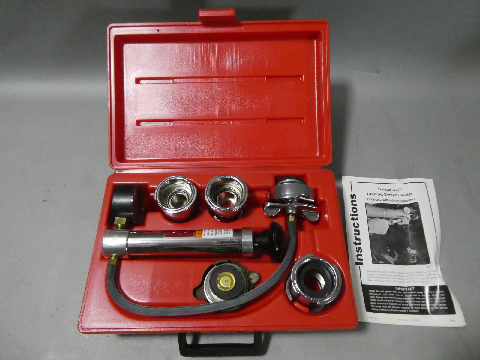 Snap On SVTS262 Cooling System Pressure Tester Kit in Case: Snap On SVTS262 Cooling System Pressure Tester Kit in Case This item is from a Gurnee, IL private estate. The estate included lots of cameras and accessories, motorcycles and parts, vehicles, knives, 