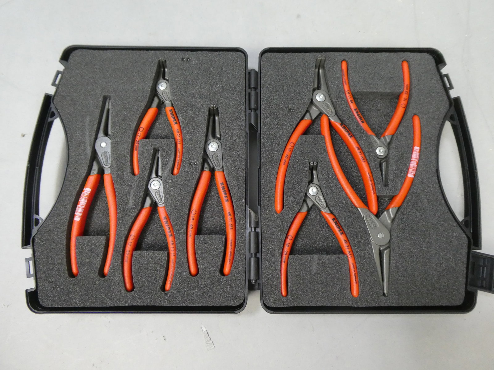 Knipex 002125 Precision Circlip Pliers Set in Case 8 Piece: Knipex 002125 Precision Circlip Pliers Set in Case 8 Piece This item is from a Gurnee, IL private estate. The estate included lots of cameras and accessories, motorcycles and parts, vehicles, knives, 