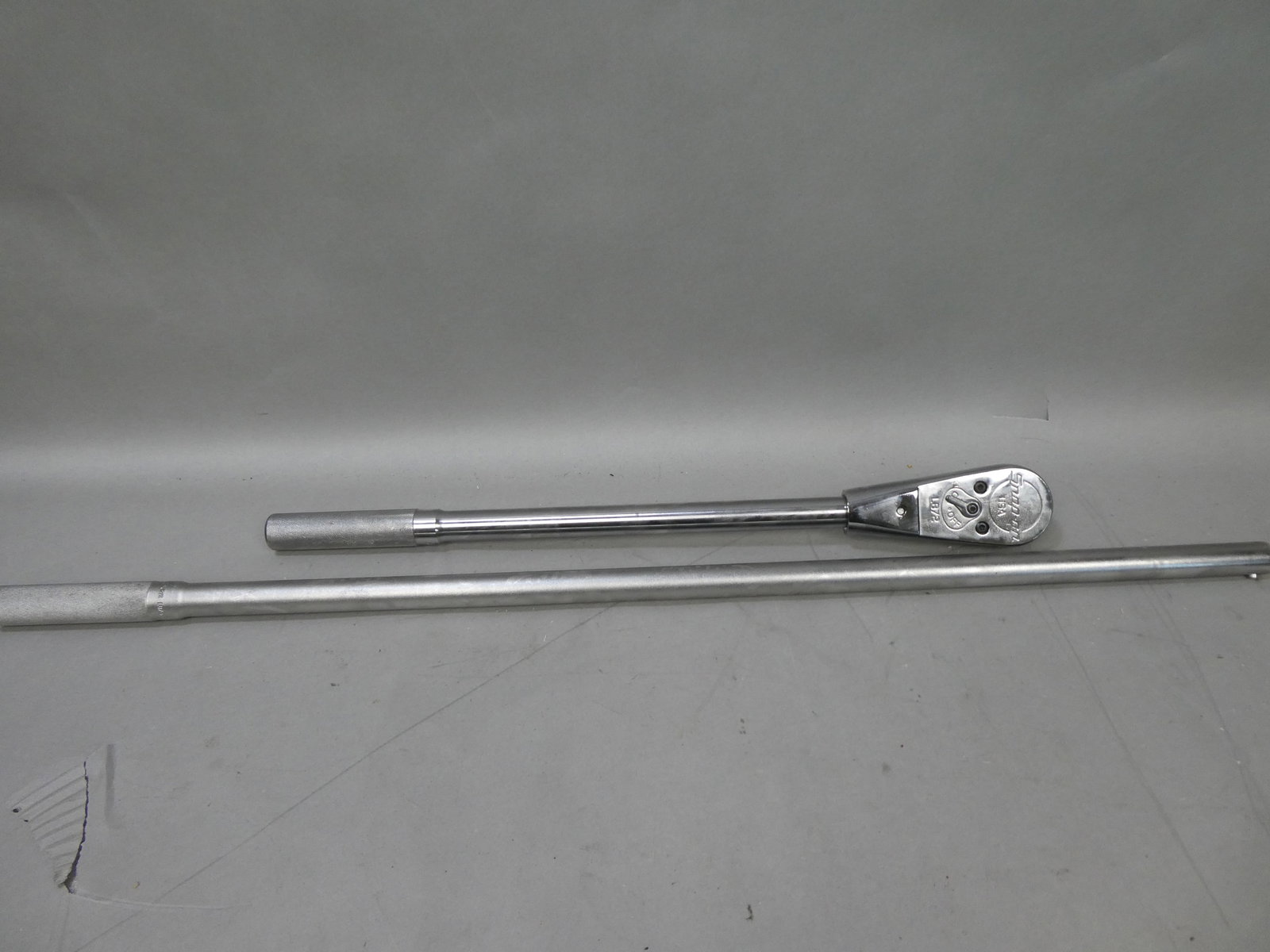 Snap-On L872 Sealed 3/4" Drive Rachet w/ 2 Handles 36" & 19": Snap-On L872 Sealed 3/4" Drive Rachet w/ 2 Handles 36" & 19" This item is from a Gurnee, IL private estate. The estate included lots of cameras and accessories, motorcycles and parts, vehicles, knives