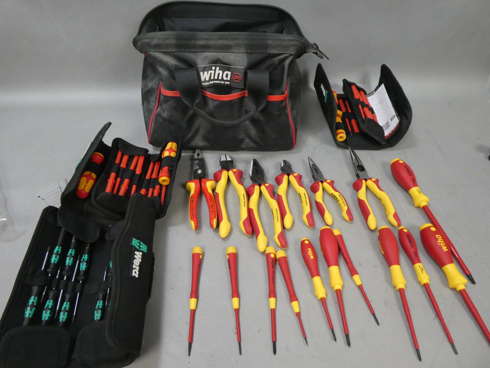 Whiha & Wera Tool Set w/ Screwdrivers Pliers & Bag: Whiha & Wera Tool Set w/ Screwdrivers Pliers & Bag This item is from a Gurnee, IL private estate. The estate included lots of cameras and accessories, motorcycles and parts, vehicles, knives, guns, to
