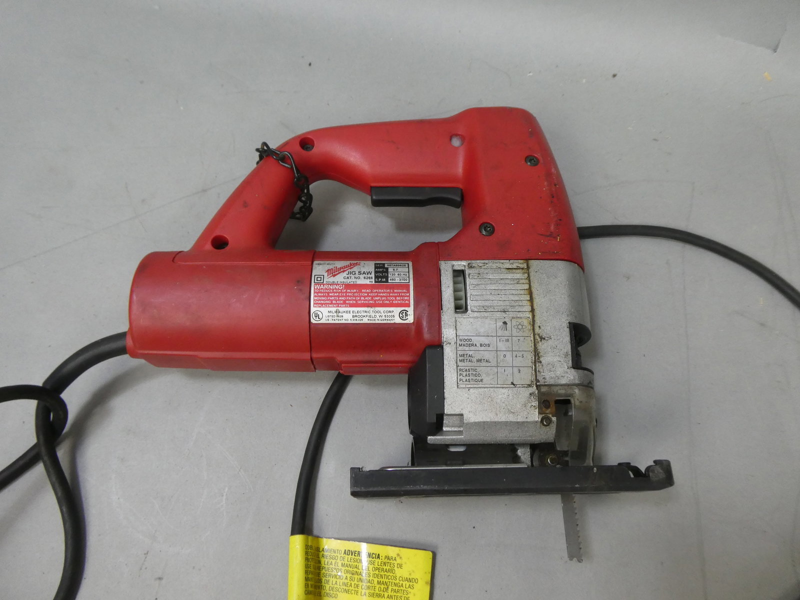 Milwaukee 6266-22 Orbital Jig Saw: Milwaukee 6266-22 Orbital Jig Saw This item is from a Gurnee, IL private estate. The estate included lots of cameras and accessories, motorcycles and parts, vehicles, knives, guns, tools, workshop equ