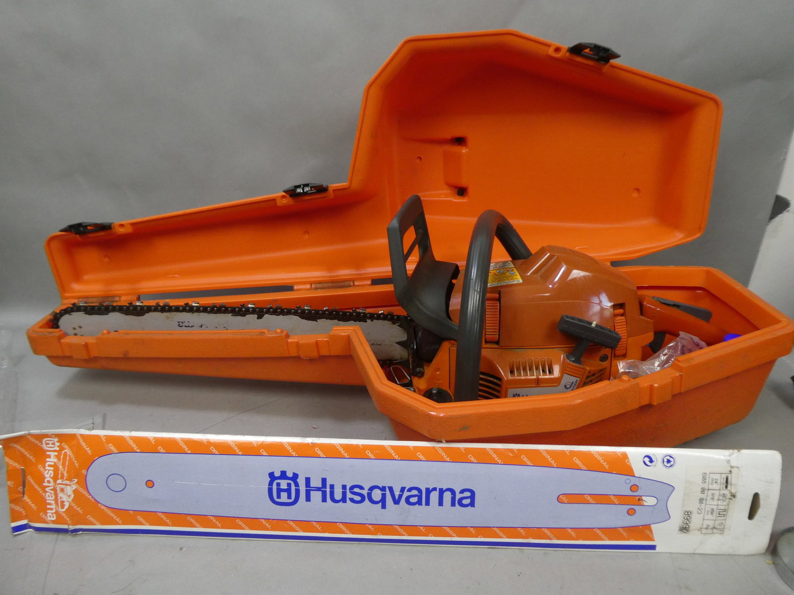 Husqvarna 359 Chainsaw in Case w/ 24" New Extra Blade: Husqvarna 359 Chainsaw in Case w/ 24" New Extra Blade This item is from a Gurnee, IL private estate. The estate included lots of cameras and accessories, motorcycles and parts, vehicles, knives, guns,