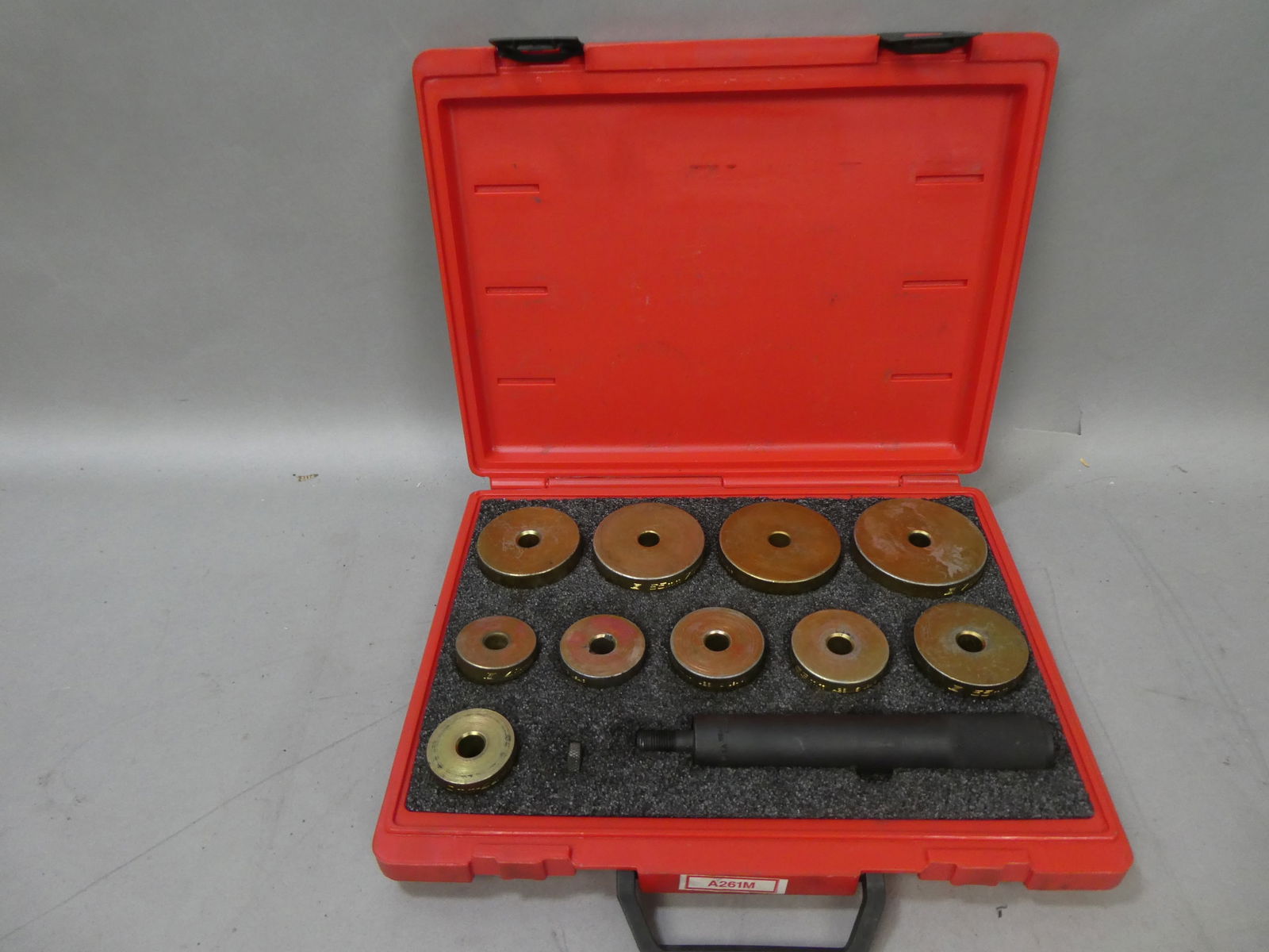 Snap-On A261M Metric Bushing Driver Set - 10pc - 40mm - 80mm in Case: Snap-On A261M Metric Bushing Driver Set - 10pc - 40mm - 80mm in Case This item is from a Gurnee, IL private estate. The estate included lots of cameras and accessories, motorcycles and parts, vehicles