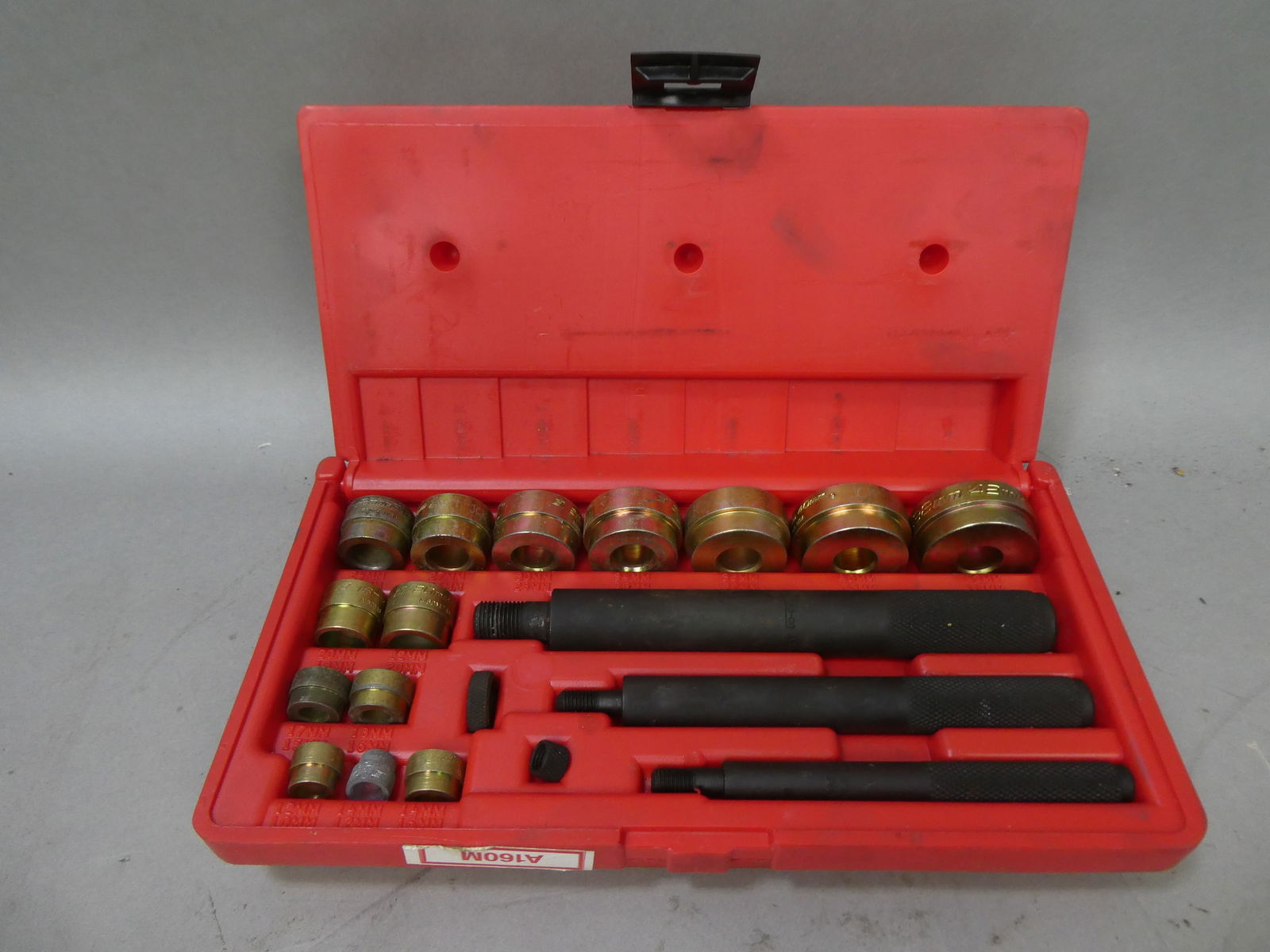 Snap-On Tools Heavy Duty Bushing Driver Set A157B With Hard Case: Snap-On Tools Heavy Duty Bushing Driver Set A157B With Hard Case This item is from a Gurnee, IL private estate. The estate included lots of cameras and accessories, motorcycles and parts, vehicles, kn
