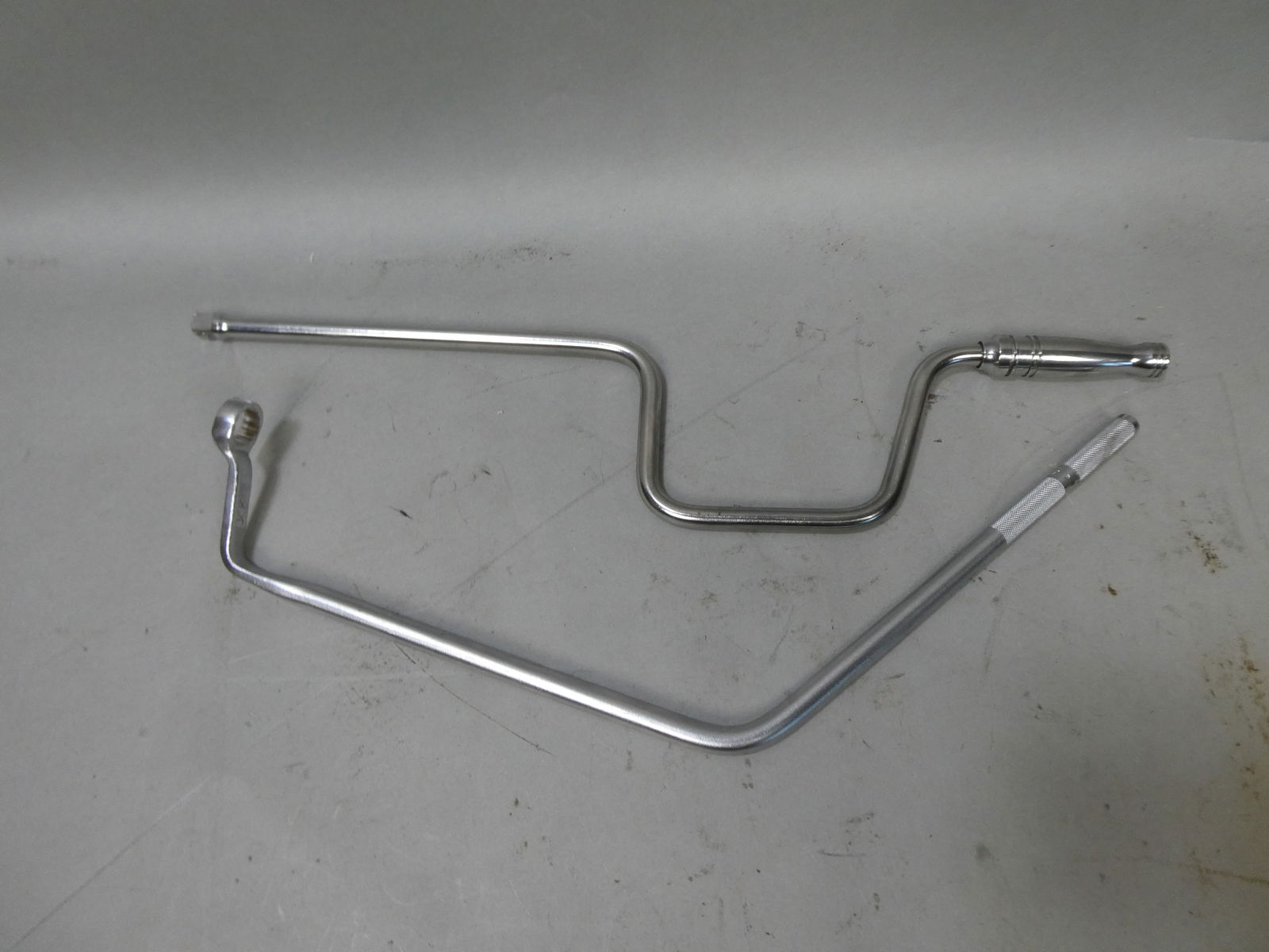 Snap-On S6134 15mm Distributor Wrench & F4LB Speed Rachet: Snap-On S6134 15mm Distributor Wrench & F4LB Speed Rachet This item is from a Gurnee, IL private estate. The estate included lots of cameras and accessories, motorcycles and parts, vehicles, knives, g