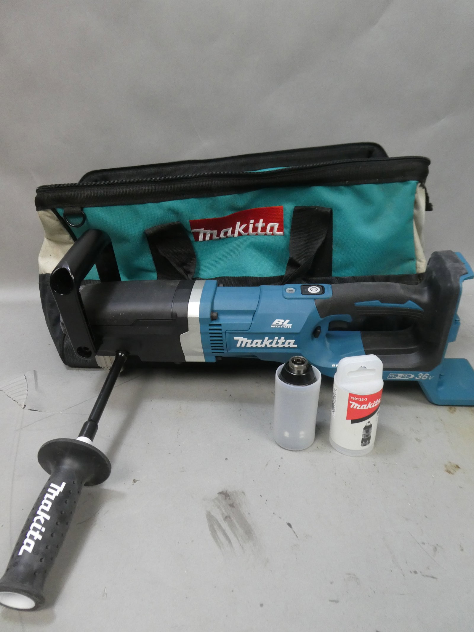 MAKITA XAD03PT 18V X2 LXT Brushless Cordless 1/2" Right Angle Drill w/ bag & 199135-3 Chuck: MAKITA XAD03PT 18V X2 LXT Brushless Cordless 1/2" Right Angle Drill w/ bag & 199135-3 Chuck This item is from a Gurnee, IL private estate. The estate included lots of cameras and accessories, motorcyc