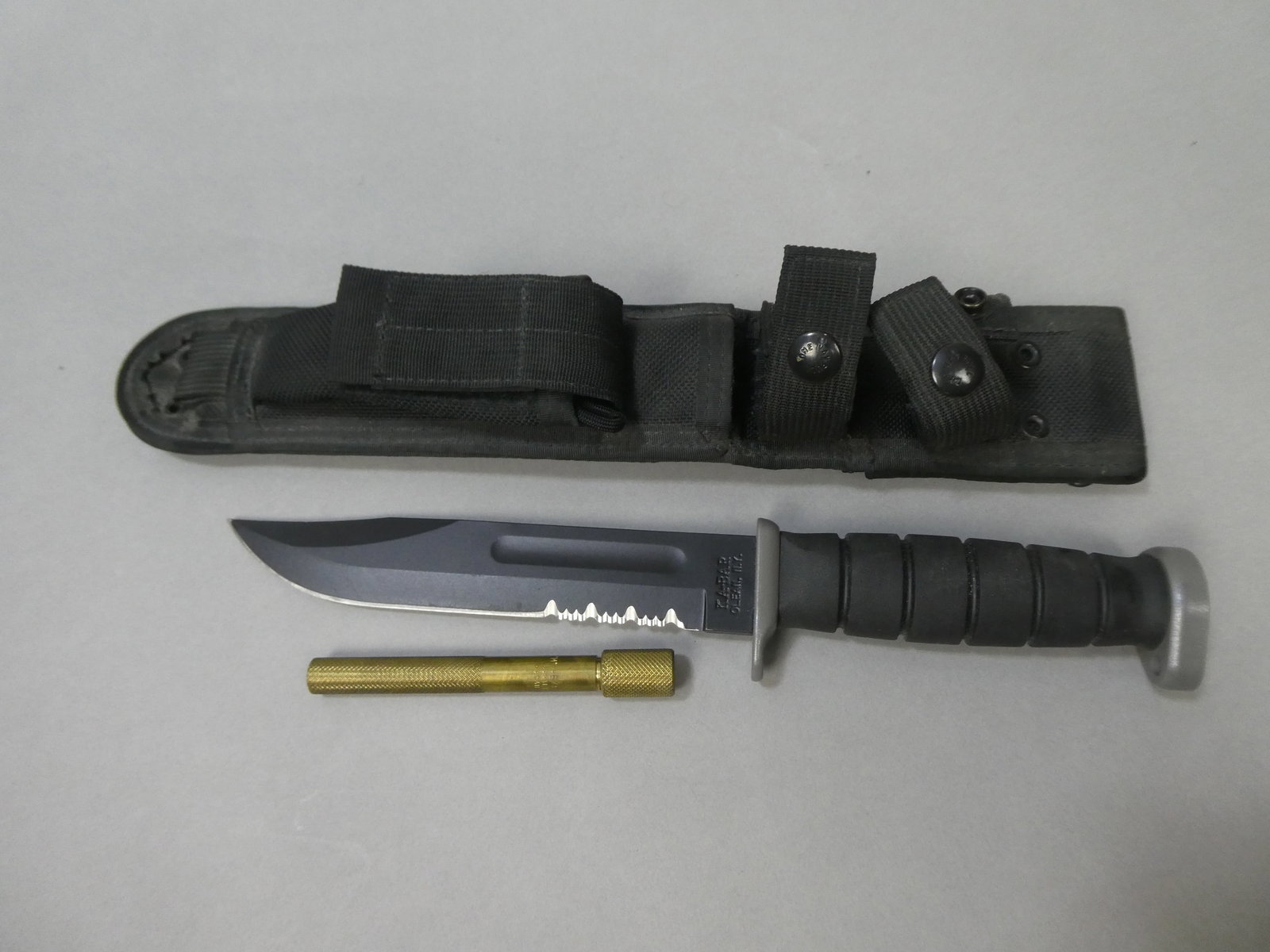 KA-BAR 1292 D2 Extreme Fighting/Utility Knife w/ Sheath & Eze-Lap Diamond M Sharpener: KA-BAR 1292 D2 Extreme Fighting/Utility Knife w/ Sheath & Eze-Lap Diamond M Sharpener This item is from a Gurnee, IL private estate. The estate included lots of cameras and accessories, motorcycles an