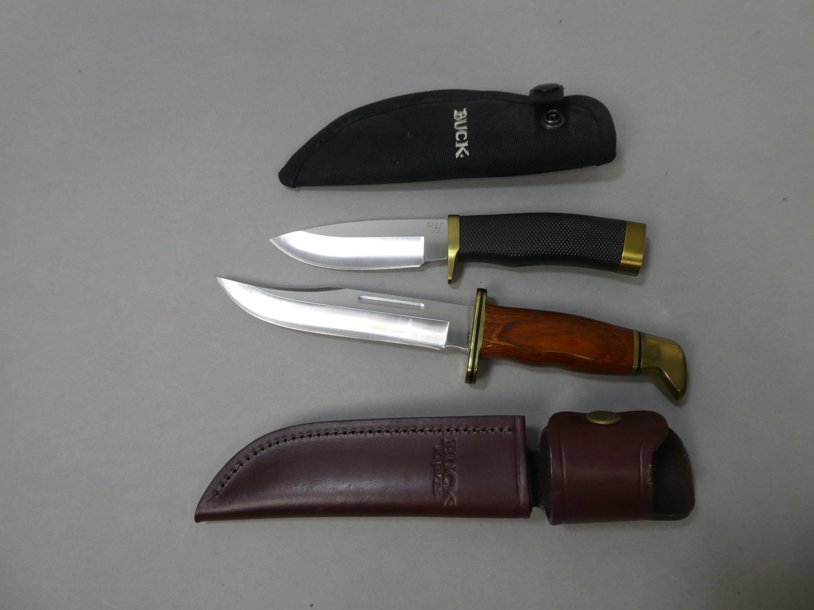 Lot 2 Buck Fixed Blade Knives in w/ Sheathes 119 & 892: Lot 2 Buck Fixed Blade Knives in w/ Sheathes 119 & 892 This item is from a Gurnee, IL private estate. The estate included lots of cameras and accessories, motorcycles and parts, vehicles, knives, guns