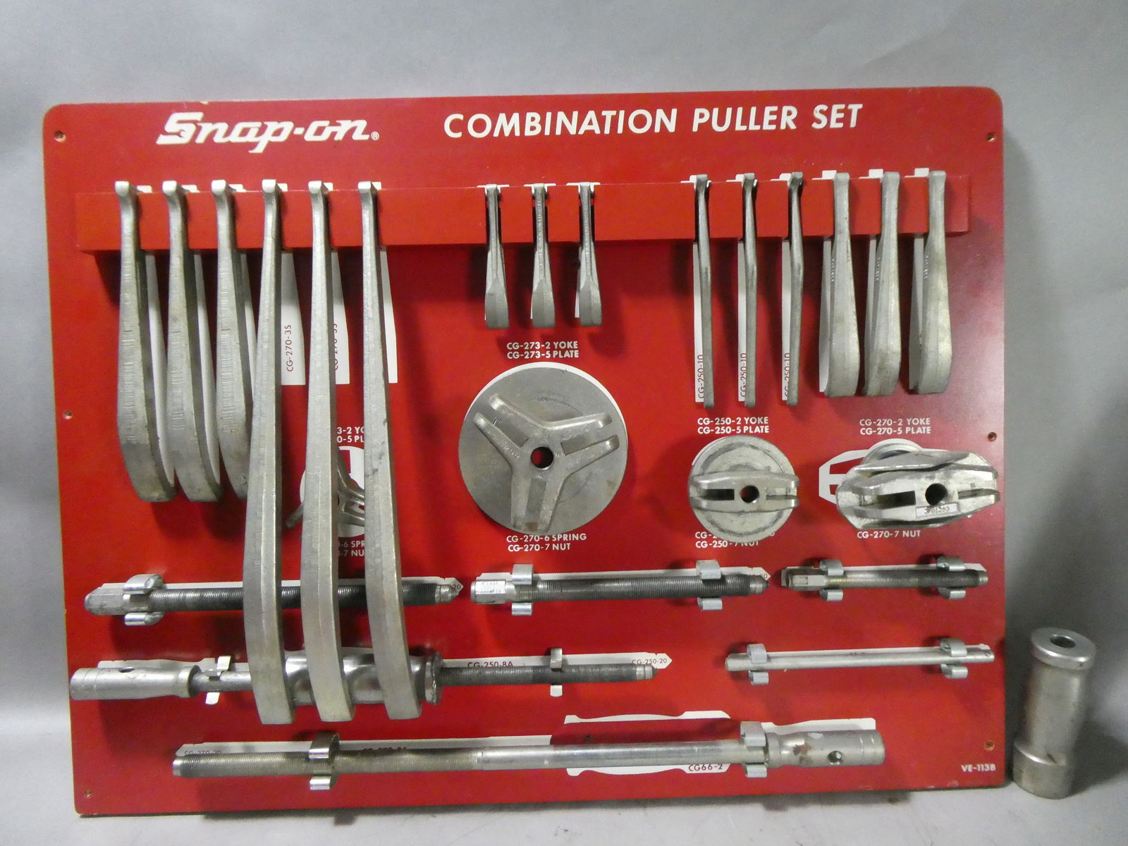 Snap-On Combination Puller Set w/ Wall Display: Snap-On Combination Puller Set w/ Wall Display and tools This item is from a Gurnee, IL private estate. The estate included lots of cameras and accessories, motorcycles and parts, vehicles, knives, gu