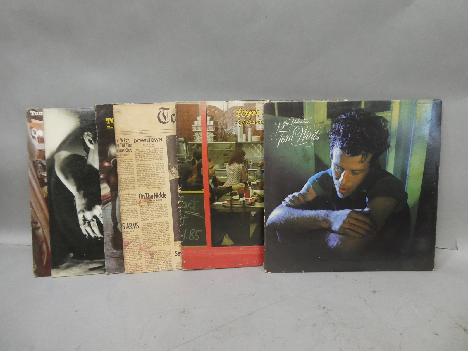 Lot 6 Tom Waits Assorted Rock LP Record Vinyl Albums: Lot 6 Tom Waits Assorted Rock LP Record Vinyl Albums including Foreign Affair, Small Change, Heart of Saturday Night, Heartattack & Vine, Blue Valentine & Nighthawks at the Diner. Condition:As found, 