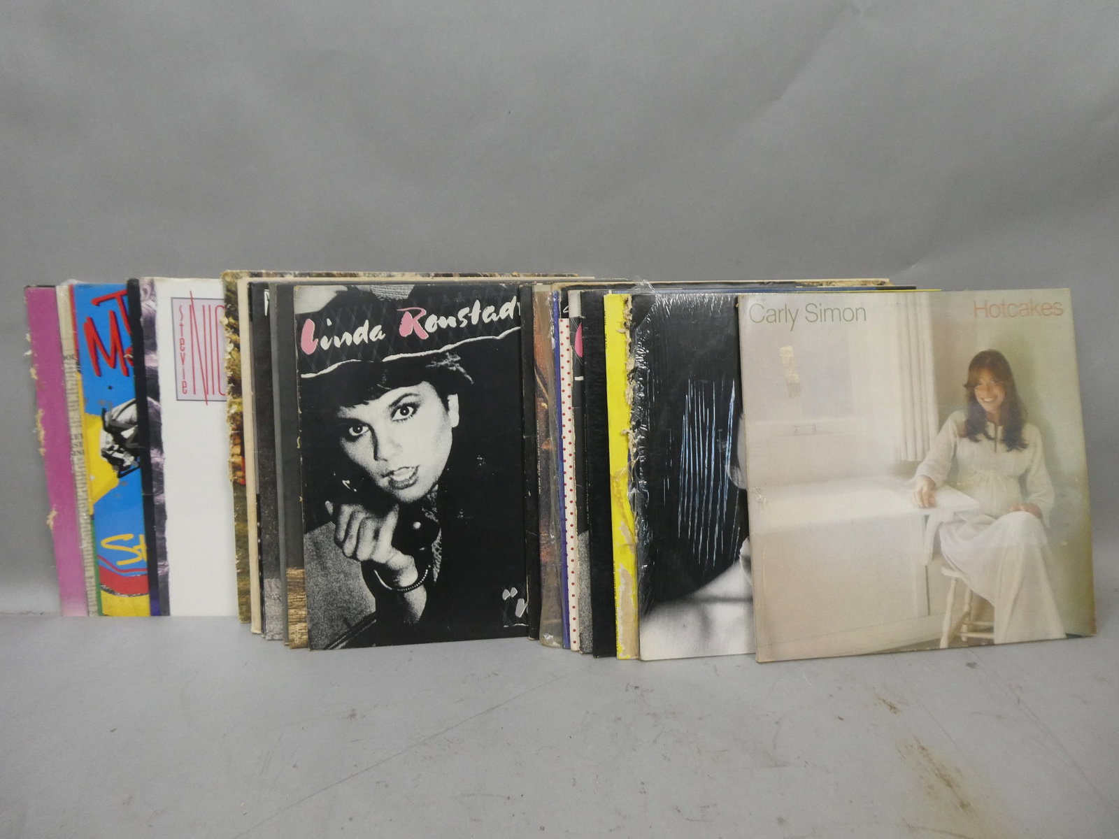 Lot 25 c1980's Assorted Female Band Assorted LP Record Vinyl Albums: Lot 25 c1980's Assorted Female Band Assorted LP Record Vinyl Albums including Heart, Oat Benatar, Linda Ronstadt, Pointer Sisters, Belinda, Roxette, Carly Simon, Motels, Stevie Nicks, Erasure, B-52's,