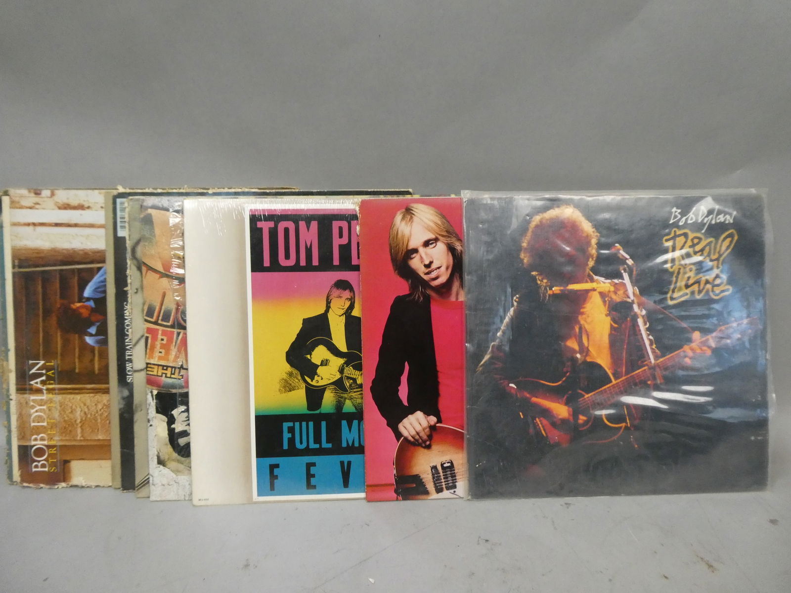 Lot 13 assorted LP Record Vinyl Albums The Band Bob Dylan Tom Petty: Lot 13 assorted LP Record Vinyl Albums The Band Bob Dylan Tom Petty and Traveling Wilbury's. Condition:As found, Sleeves are rough, records have light scratches from age and use Shipping:We offer in-h