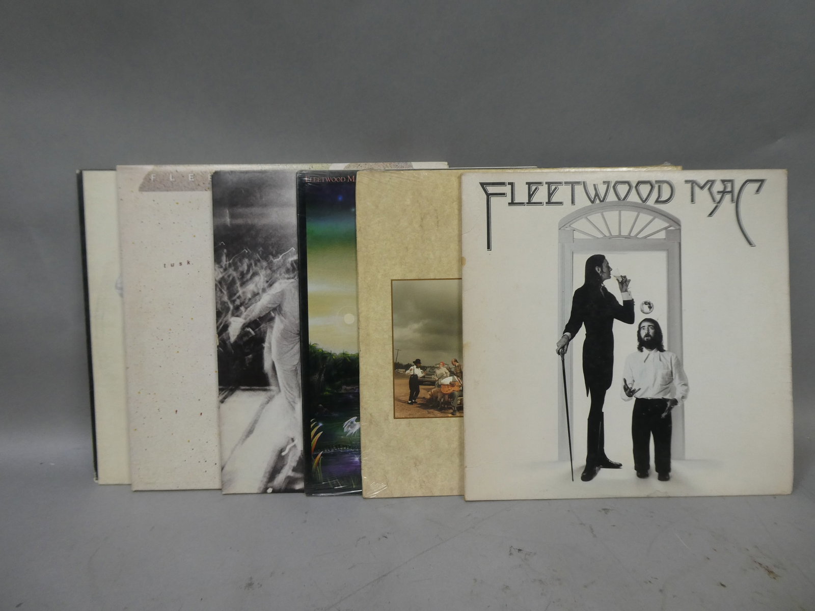 Lot 7 Fleetwood Mac & Stevie Nicks LP Record Vinyl Albums: Lot 7 Fleetwood Mac & Stevie Nicks LP Record Vinyl Albums including Bella Donna, Tusk, Tango in the Night, Behind the Mask, Rumours, Live & Self Titled. Condition:Minor wear to sleeves and records Shi