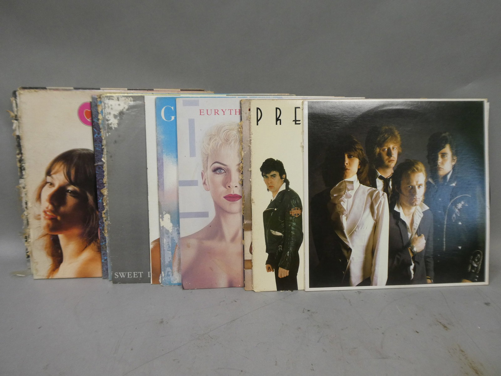 Lot 16 Female Bands LP Record Vinyl Albums Blondie, Heart, Go-Go's Eurythmics etc: Lot 16 Female Bands LP Record Vinyl Albums including Blondie, Heart, Go-Go's Eurythmics, Pat Benatar, Pretenders, Bangles. Condition:As found, Sleeves are rough, records have light scratches from age 
