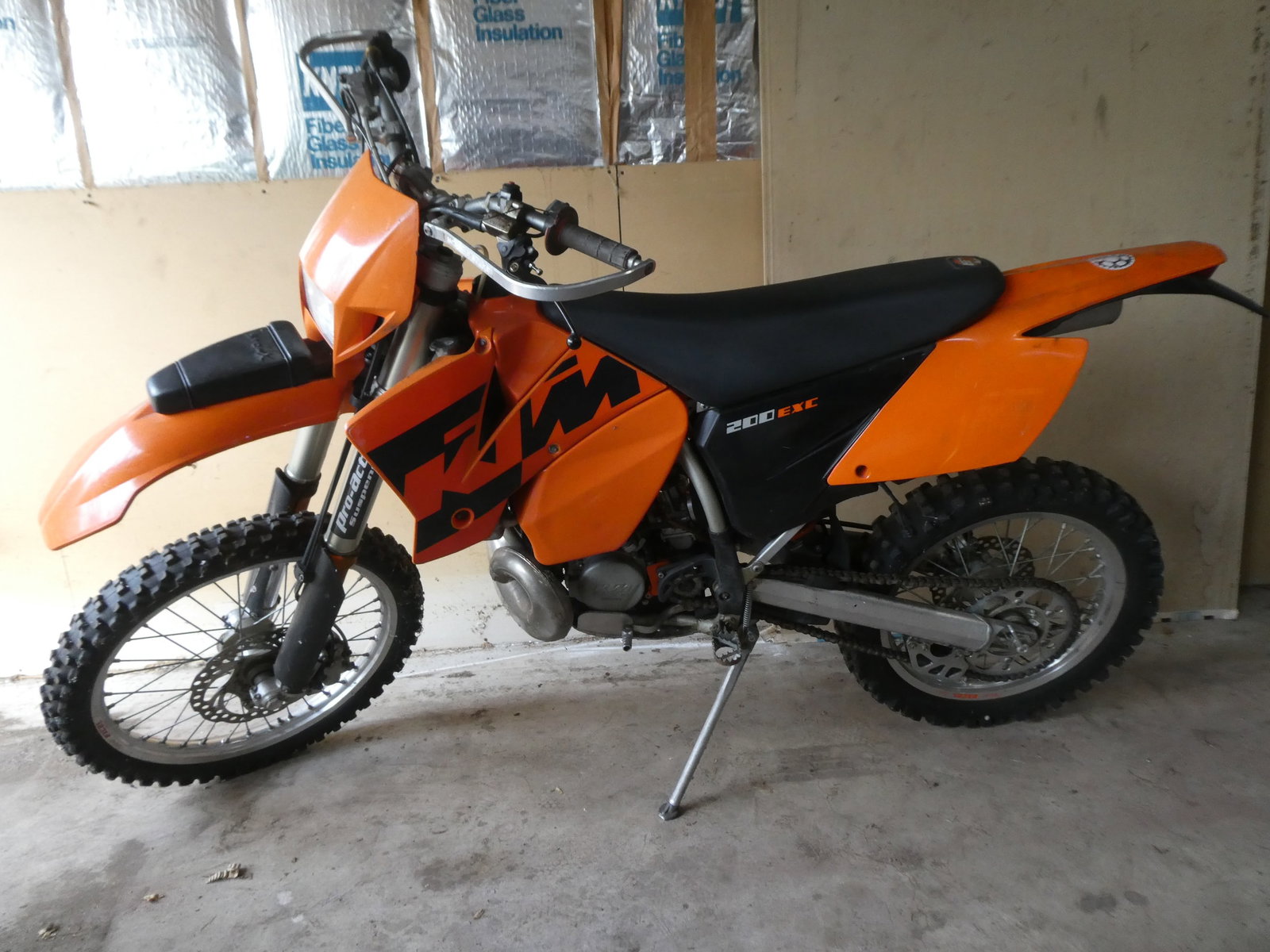 KTM 200 EXC Motorcycle Off Road Dirt Bike: KTM 200 EXC Motorcycle Off Road Dirt Bike. 59001034020. Buyer to arrange shipping or pick up from Gurnee IL. Local delivery available. This item is from a Gurnee, IL private estate. The estate include