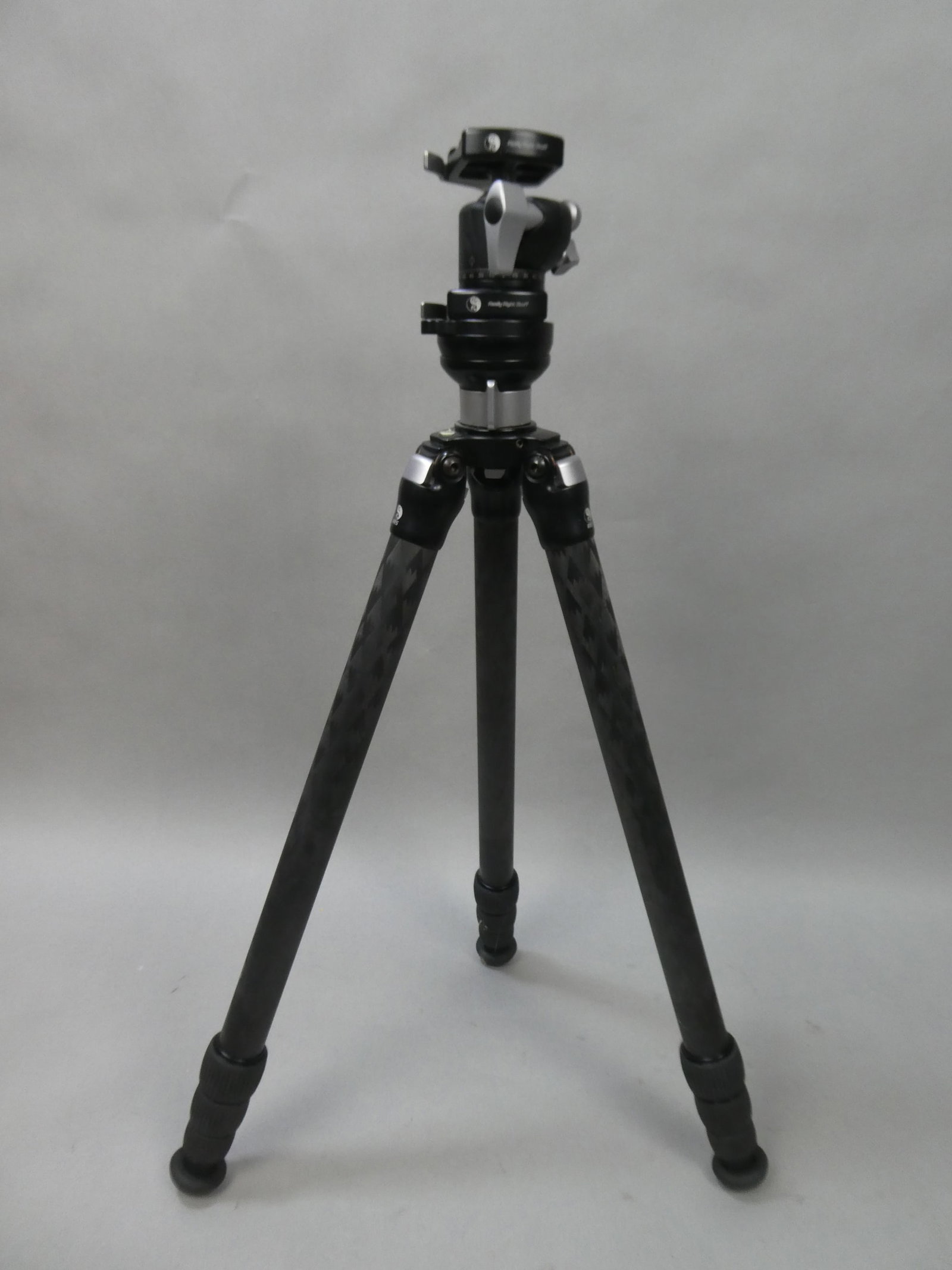 RRS Really Right Stuff Carbon Camera Fiber Tripod Model TVC-2X: RRS Really Right Stuff Carbon Camera Fiber Tripod Model TVC-2X This item is from a Gurnee, IL private estate. The estate included lots of cameras and accessories, motorcycles and parts, vehicles, kniv