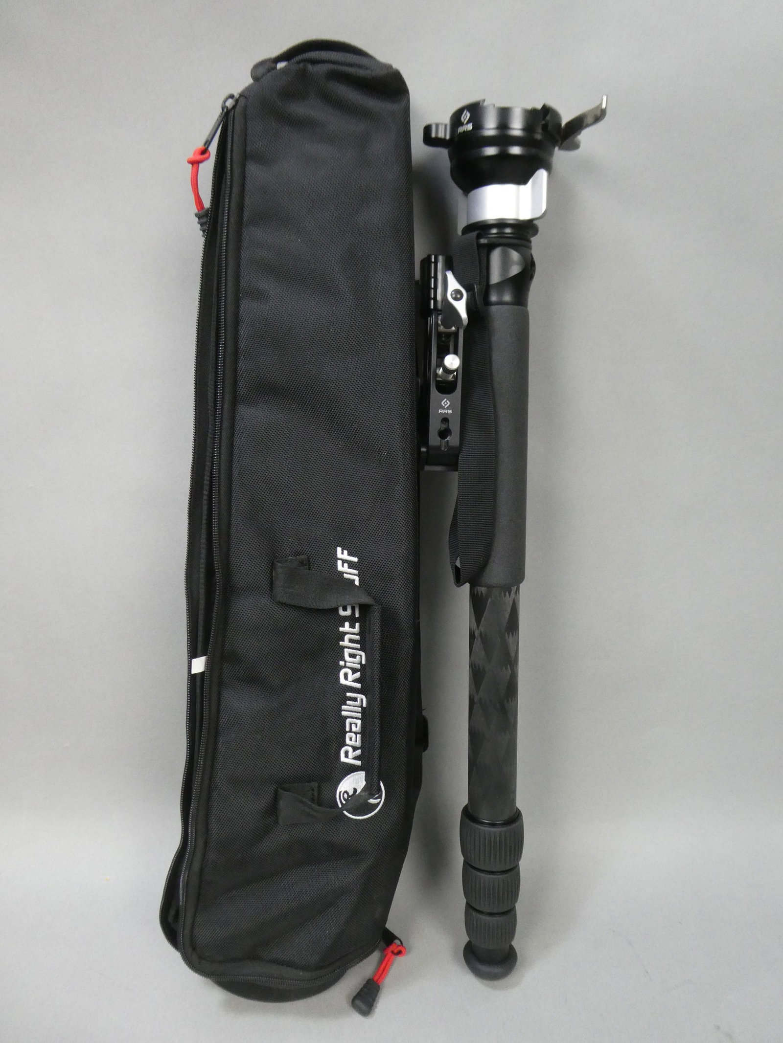 RRS Really Right Stuff Safari Rig Monopod w/ Carrying Case: RRS Really Right Stuff Safari Rig Monopod w/ Carrying Case This item is from a Gurnee, IL private estate. The estate included lots of cameras and accessories, motorcycles and parts, vehicles, knives, 