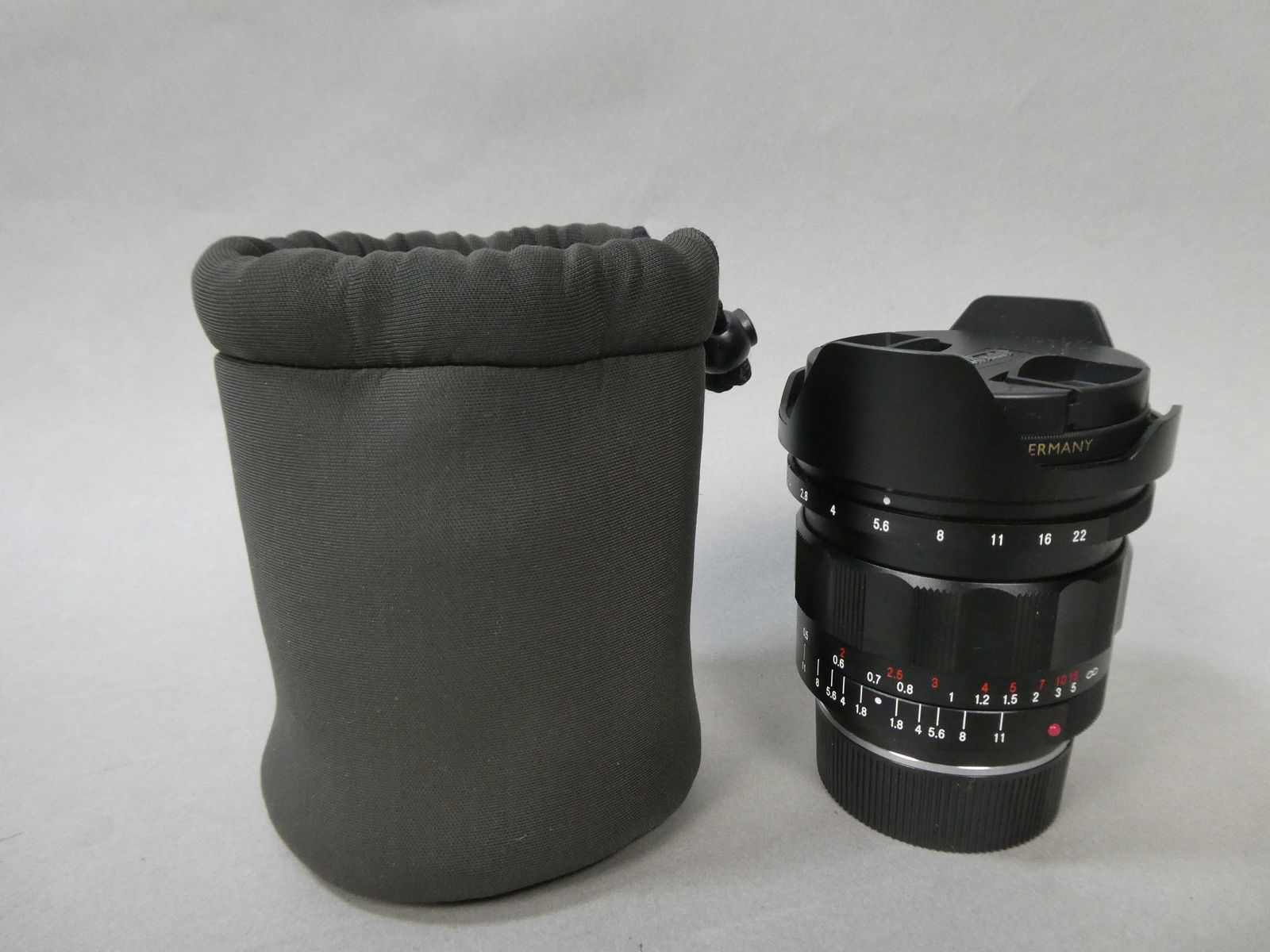 Voigtlander 21mm f/1.8 Ultron Aspherical Lens M Mount w/ Hood: Voigtlander 21mm f/1.8 Ultron Aspherical Lens M Mount w/ Hood and bag This item is from a Gurnee, IL private estate. The estate included lots of cameras and accessories, motorcycles and parts, vehicle