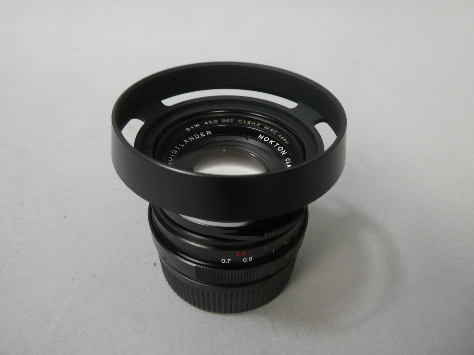 Voigtlander NOKTON classic 40mm F1.4 M.C VM For Leica M: Voigtlander NOKTON classic 40mm F1.4 M.C VM For Leica M with bag This item is from a Gurnee, IL private estate. The estate included lots of cameras and accessories, motorcycles and parts, vehicles, kn