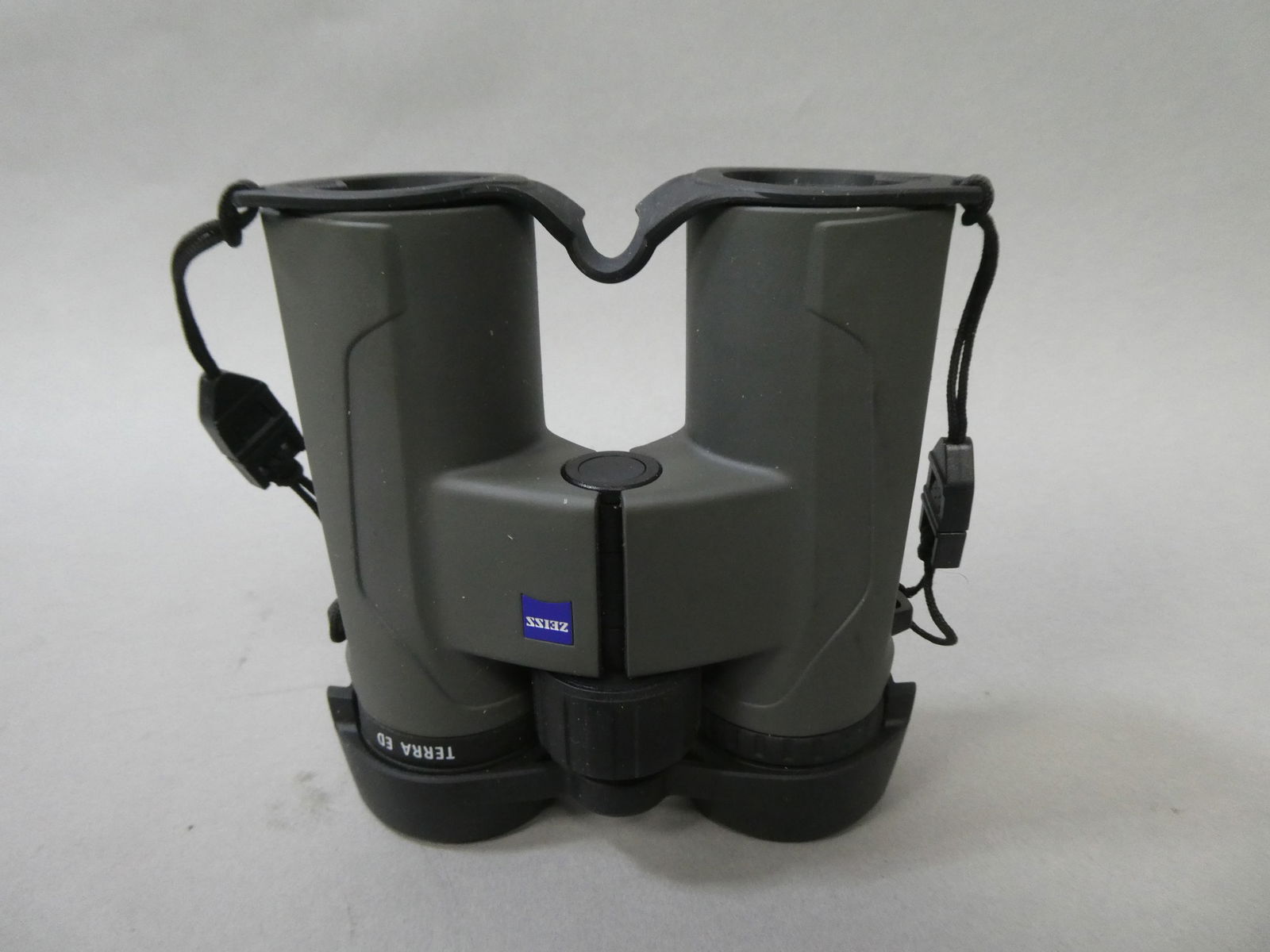 Zeiss Terra ED Binoculars 10 x 32 Gray With Strap: Zeiss Terra ED Binoculars 10 x 32 Gray With Strap This item is from a Gurnee, IL private estate. The estate included lots of cameras and accessories, motorcycles and parts, vehicles, knives, guns, too