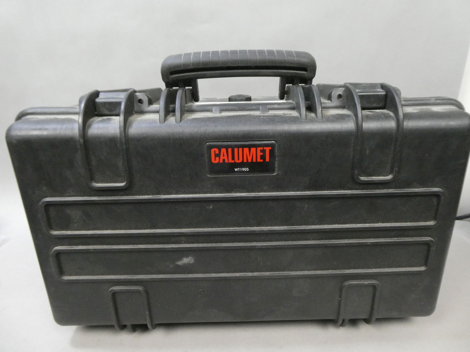 Calumet WT1905 Water Tight Rolling Hard Case w New Padded Inserts- Black Hasselblad 503cw: Calumet WT1905 Water Tight Rolling Hard Case w New Padded Inserts- Black. Was filled with Hasselblad 503cw camera gear also up for auction This item is from a Gurnee, IL private estate. The estate inc