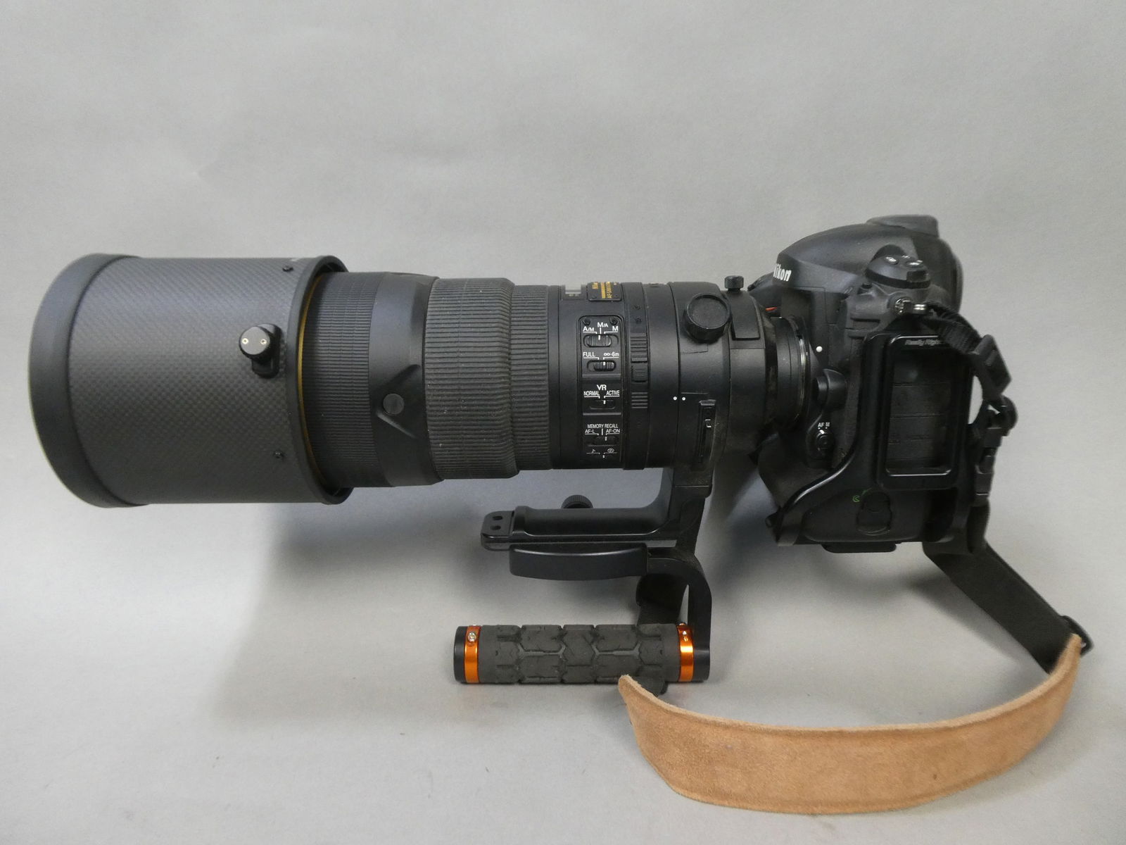 Nikon D4s DSLR Camera w/ Nikkor 300mm 1:2.8 GII Lens RSS L Bracket & Grip: Nikon D4s DSLR Camera w/ Nikkor 300mm 1:2.8 GII Lens RSS L Bracket & Grip and a HK-30 hood This item is from a Gurnee, IL private estate. The estate included lots of cameras and accessories, motorcycl