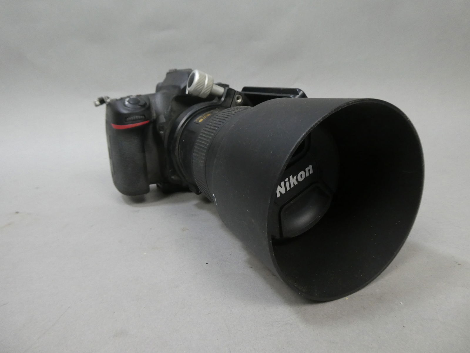 Nikon D780 24.5MP Digital SLR Camera w/ AFS Nikkor 300mm 1:4E PF ED Lens & RRS: Nikon D780 24.5MP Digital SLR Camera w/ AFS Nikkor 300mm 1:4E PF ED Lens & RRS L bracket and tripod mount This item is from a Gurnee, IL private estate. The estate included lots of cameras and accesso