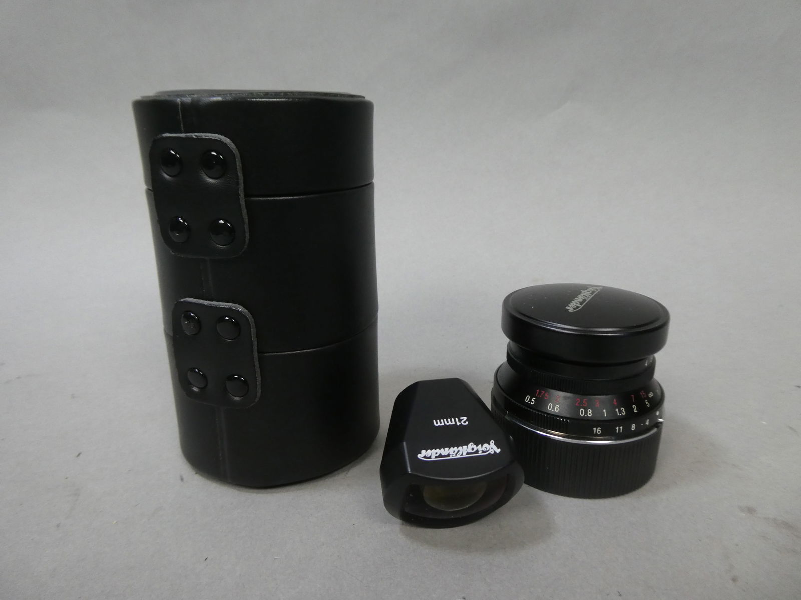 Voigtlander Color-Spokar 21mm F4 MC Lens & 21mm Viewfinder in Case: Voigtlander Color-Spokar 21mm F4 MC Lens & 21mm Viewfinder in Case This item is from a Gurnee, IL private estate. The estate included lots of cameras and accessories, motorcycles and parts, vehicles,