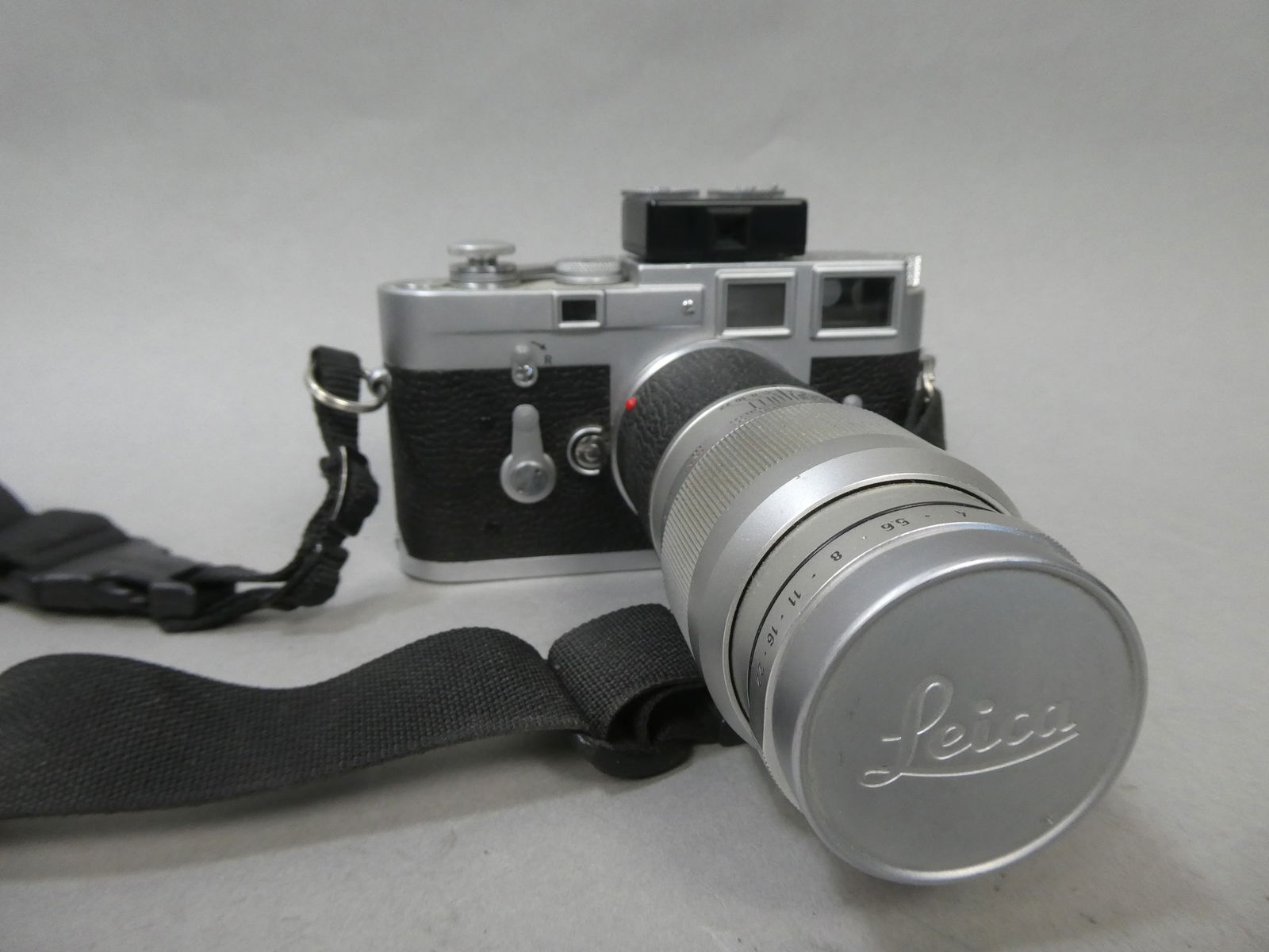 Leica M3 Single Stroke SS Rangefinder Film Camera w/ Wetzlar 1:4 35mm Lens: Leica M3 Single Stroke SS Rangefinder Film Camera w/ Wetzlar 1:4 35mm Lens and Voigtlander VC Meter II This item is from a Gurnee, IL private estate. The estate included lots of cameras and accessorie