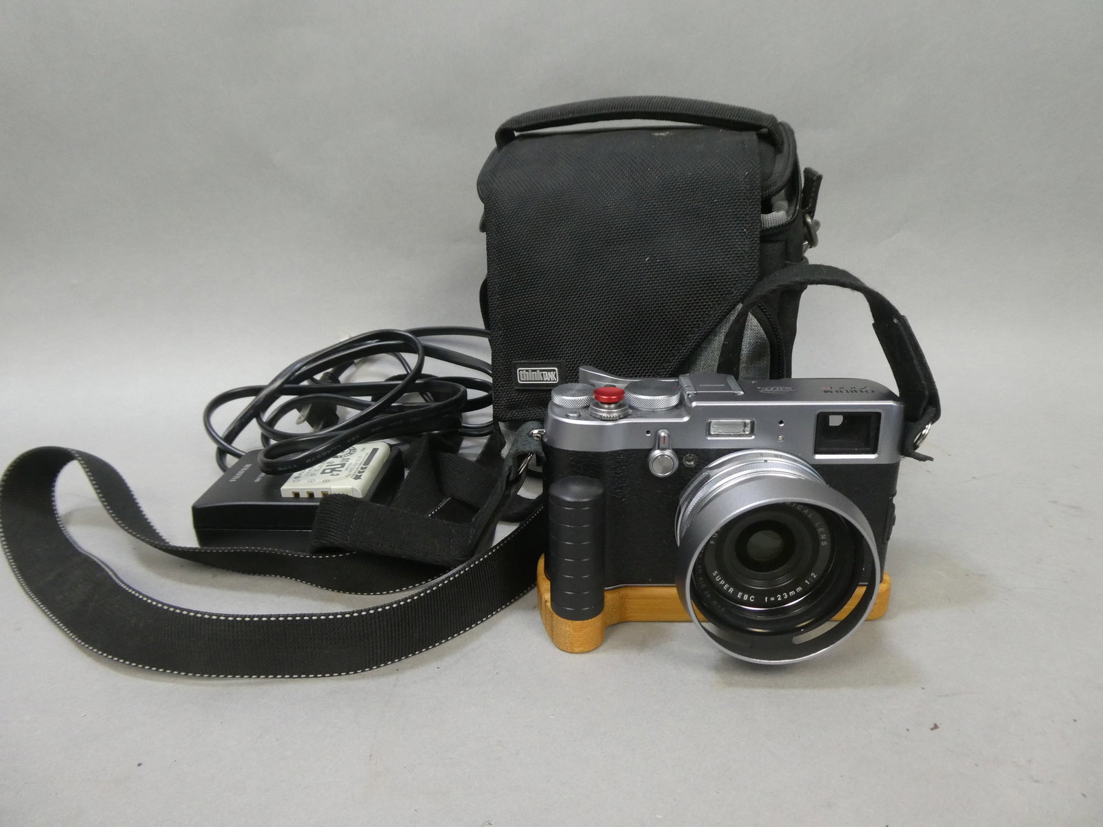 Fujifilm X100T 16MP Digital Camera w/ Case 2 Batteries & Charger: Fujifilm X100T 16MP Digital Camera w/ Case 2 Batteries & Charger This item is from a Gurnee, IL private estate. The estate included lots of cameras and accessories, motorcycles and parts, vehicles, kn